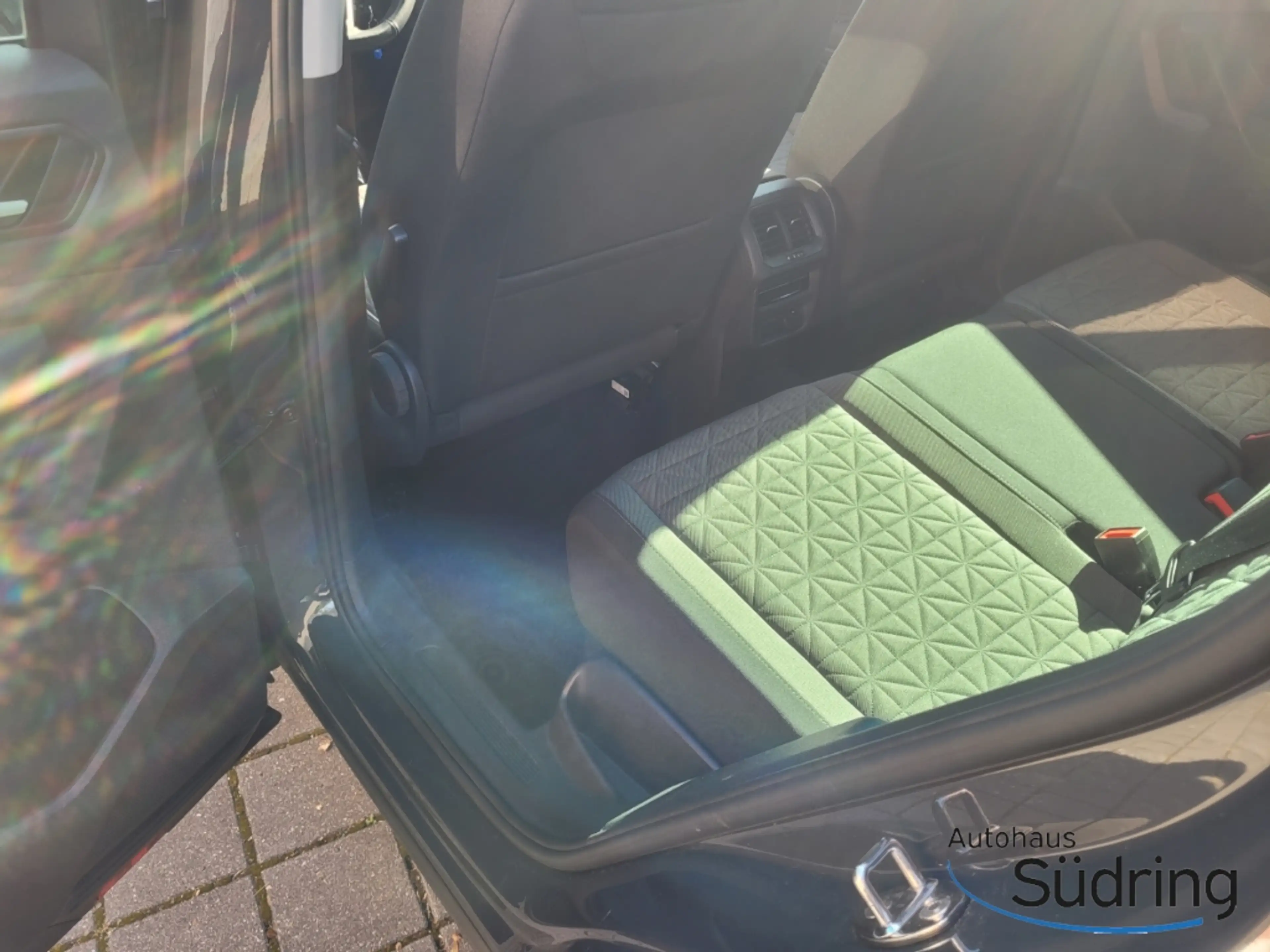 Volkswagen Tiguan Life 2.0 TDI DSG AHK Navi ACC Rückfk. — photo 10