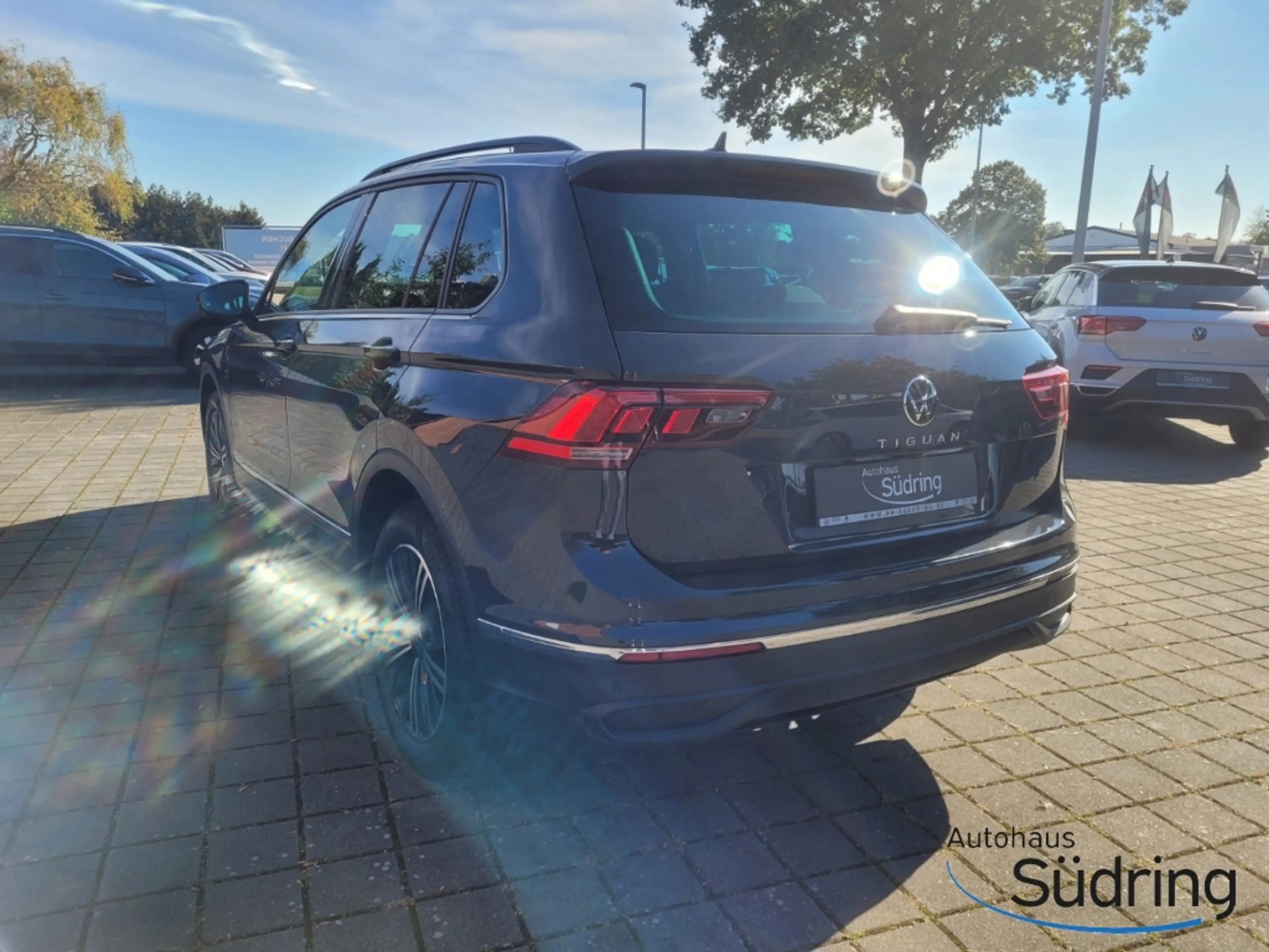 Volkswagen Tiguan Life 2.0 TDI DSG AHK Navi ACC Rückfk. — photo 8