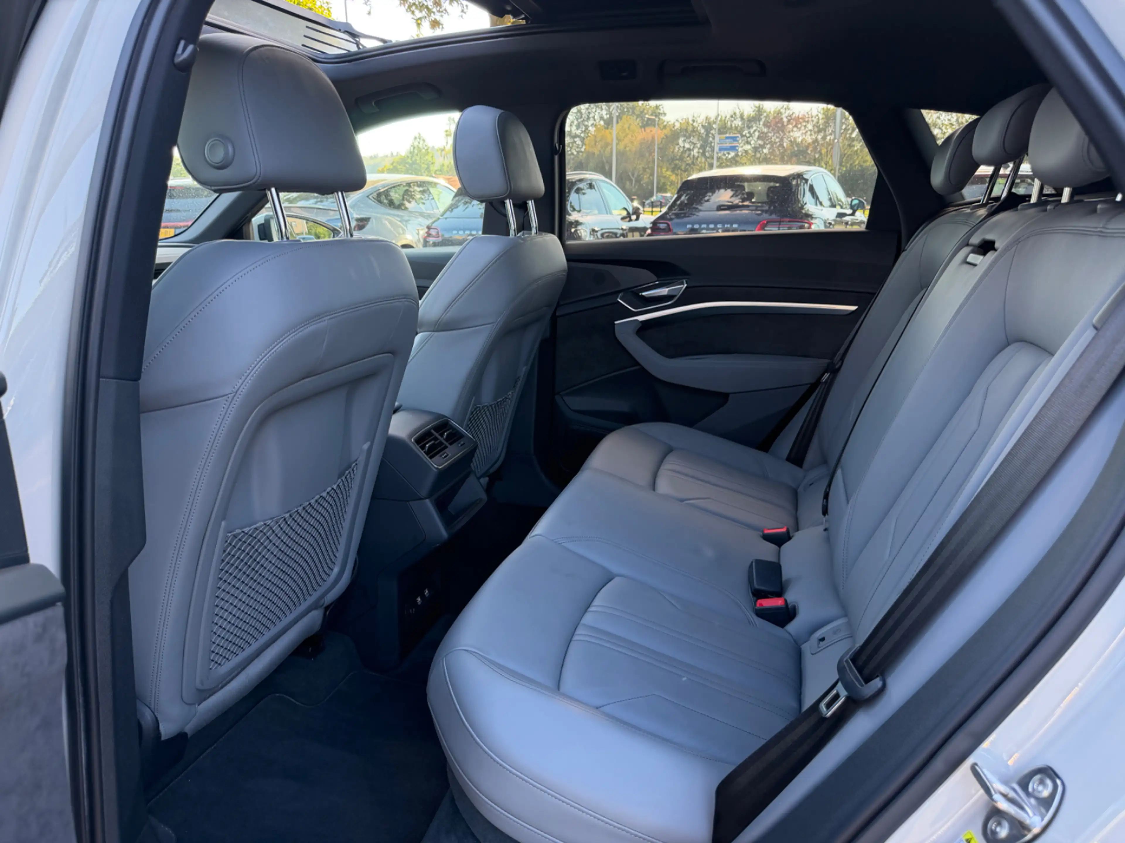 Audi e-tron e-tron 55 quattro advanced 95 kWh / SoH 93% / Pano — photo 8
