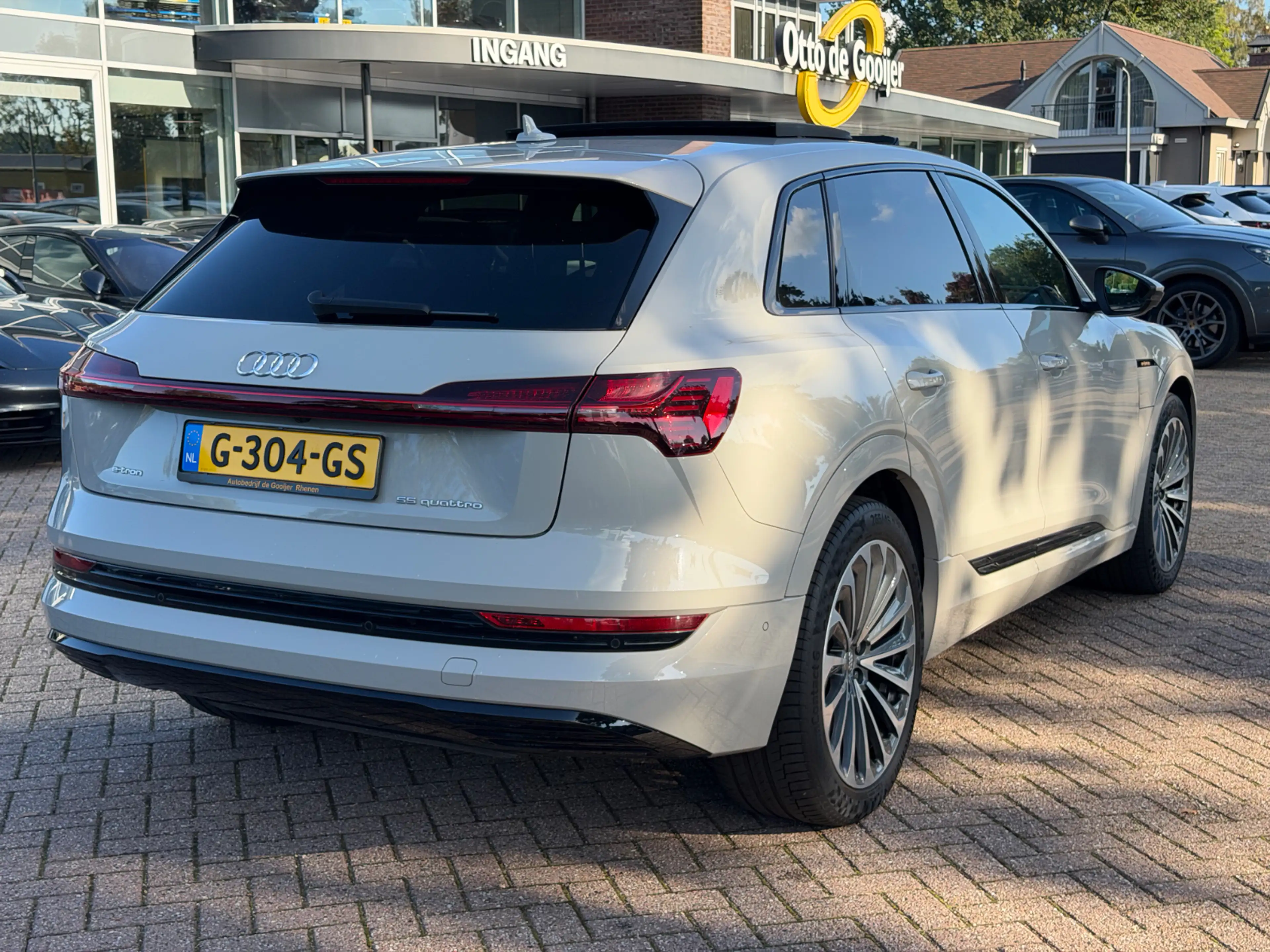 Audi e-tron e-tron 55 quattro advanced 95 kWh / SoH 93% / Pano — photo 3