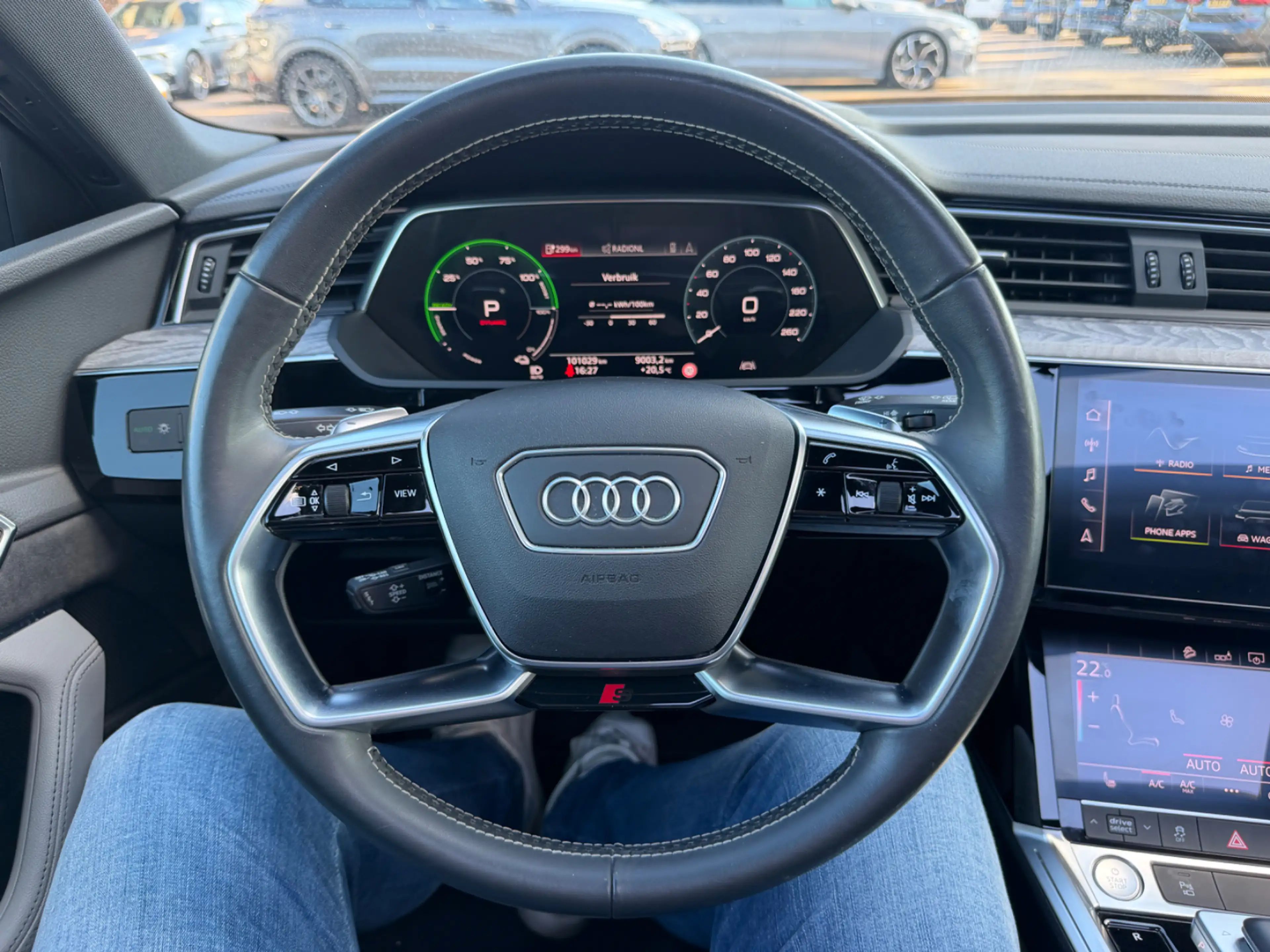 Audi e-tron e-tron 55 quattro advanced 95 kWh / SoH 93% / Pano — photo 13