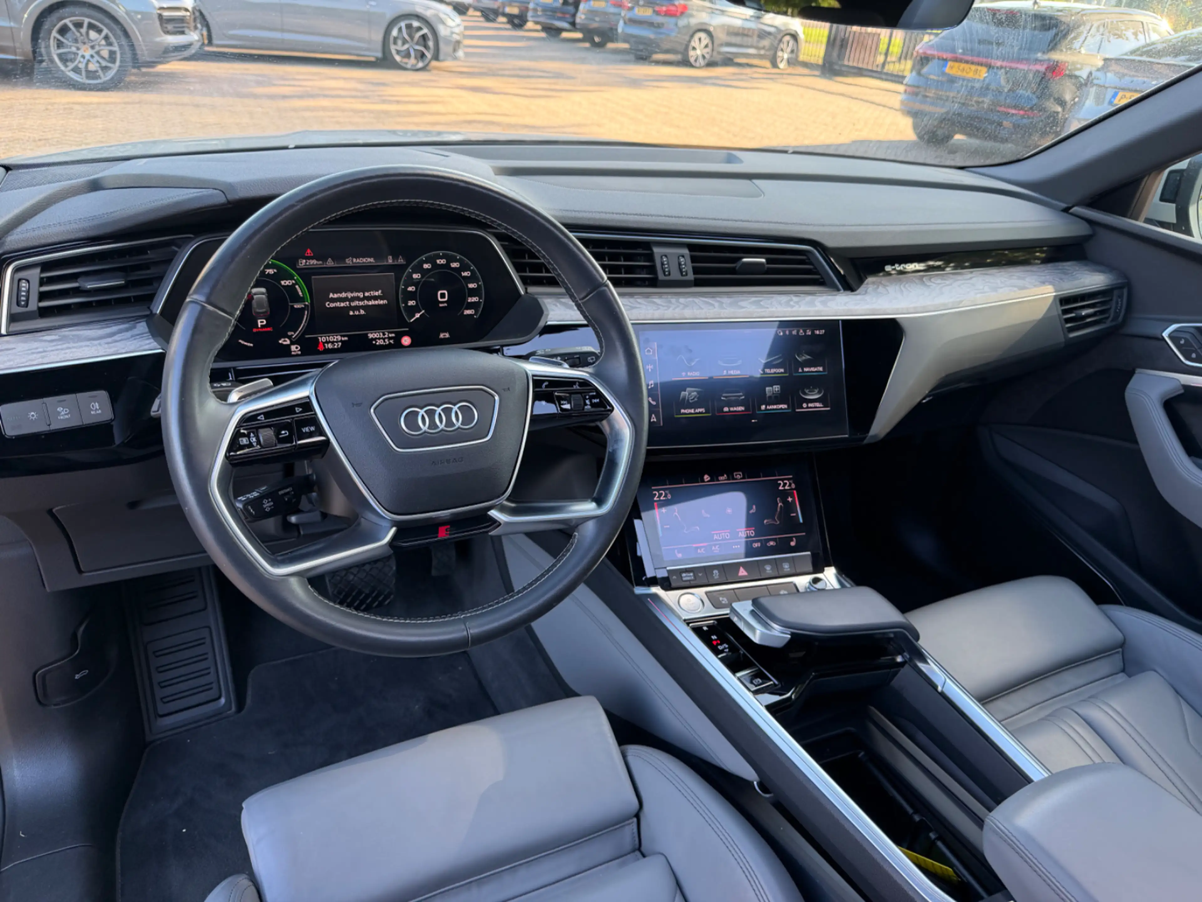 Audi e-tron e-tron 55 quattro advanced 95 kWh / SoH 93% / Pano — photo 6