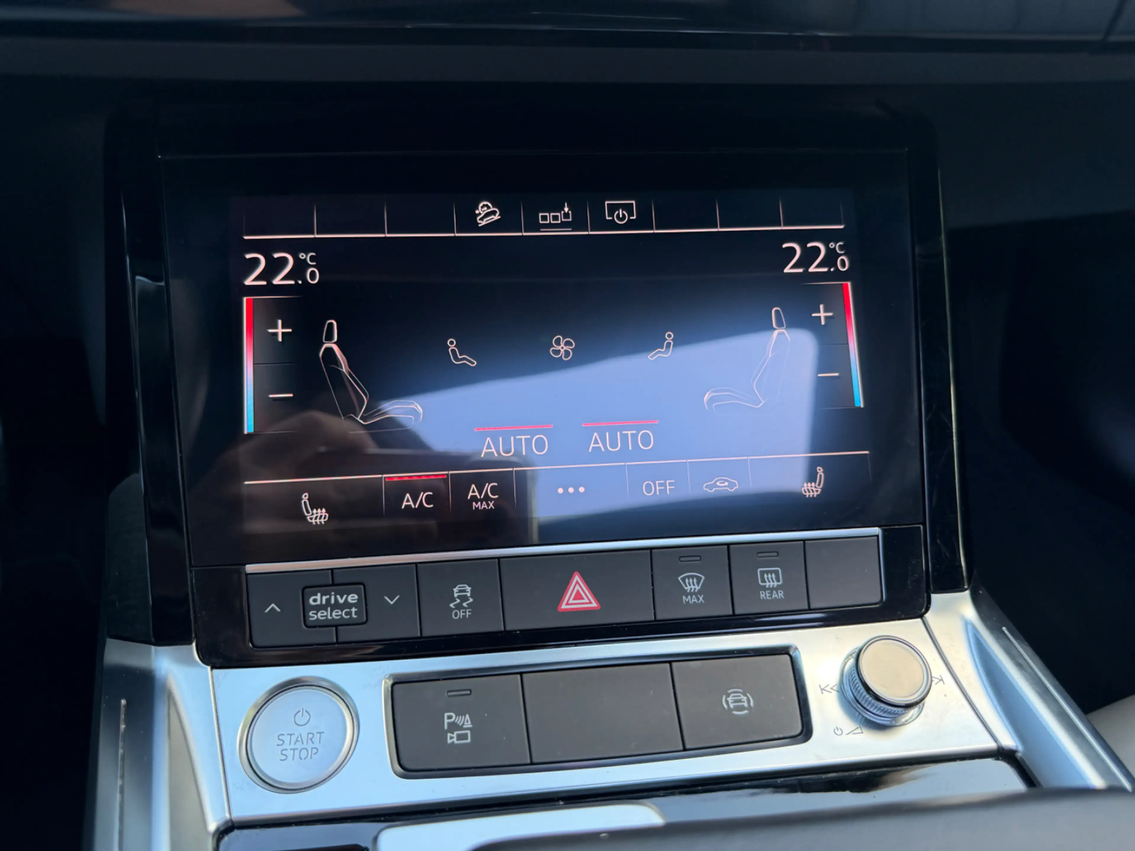 Audi e-tron e-tron 55 quattro advanced 95 kWh / SoH 93% / Pano — photo 14