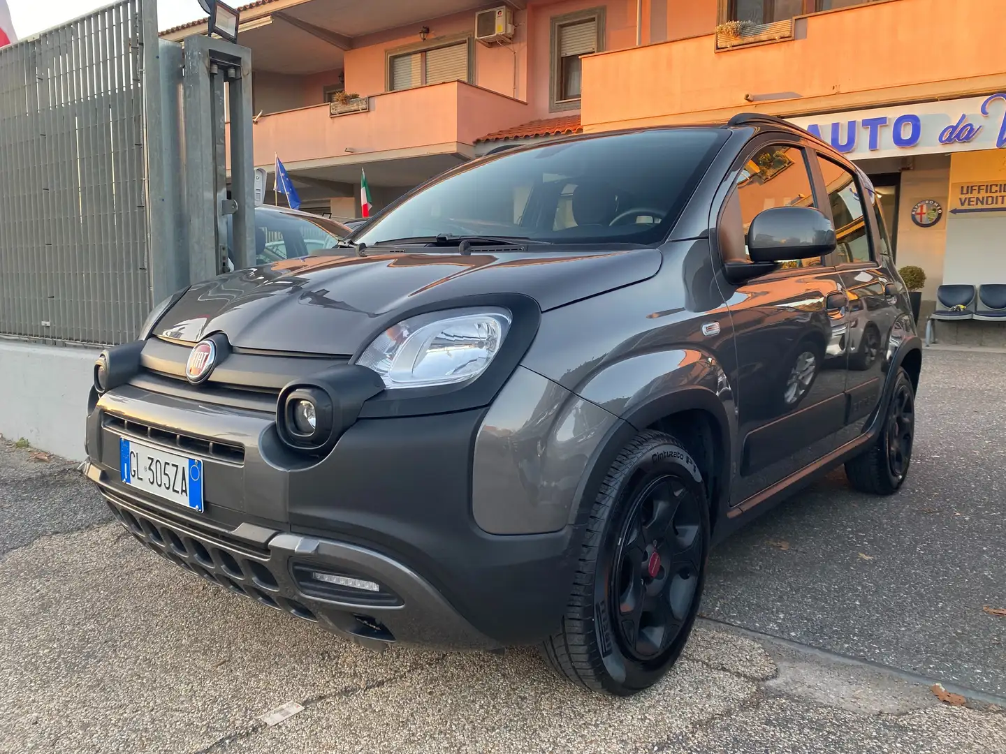 Fiat Panda 1.0 hybrid 70Cv CROSS UConnect touch APP CarPlay Grau - 1