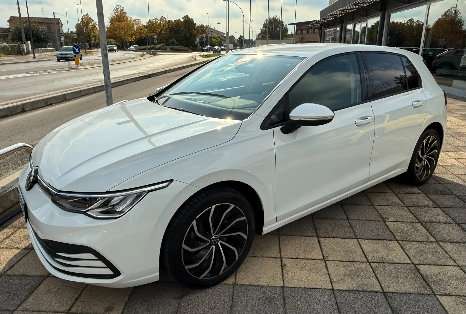 Volkswagen Golf 1.5 tgi Life 130cv dsg Bianco - 2
