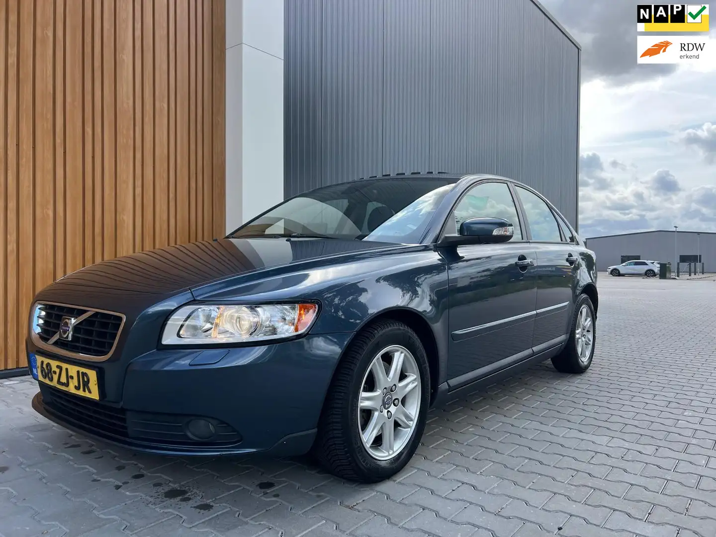 Volvo S40 2.0D EDITION II + BJ08 + AIRCO + NAVI + LEDER Blau - 1