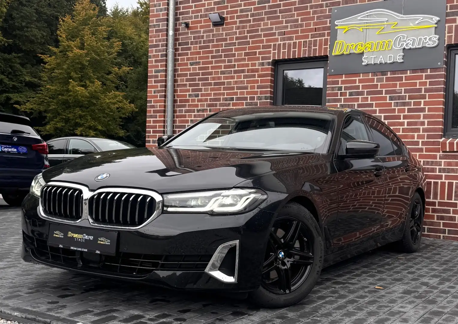 BMW 520 d Luxury Line M-Sport Virtual*Leder*Keyless Schwarz - 1