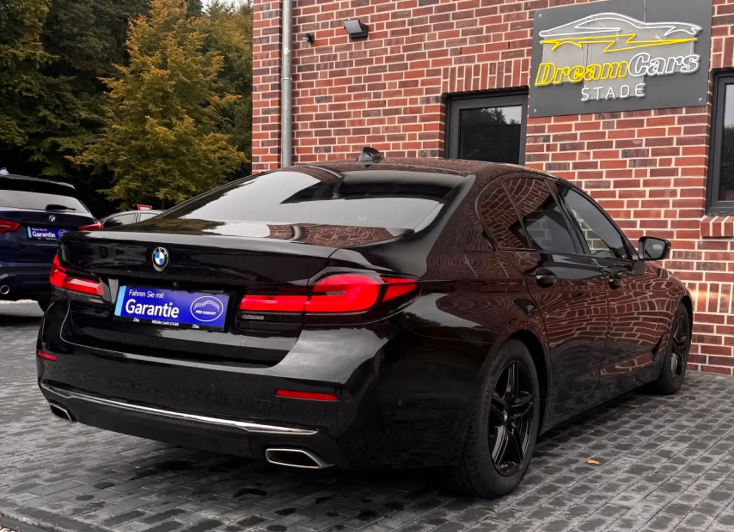 BMW 520 d Luxury Line M-Sport Virtual*Leder*Keyless Schwarz - 2