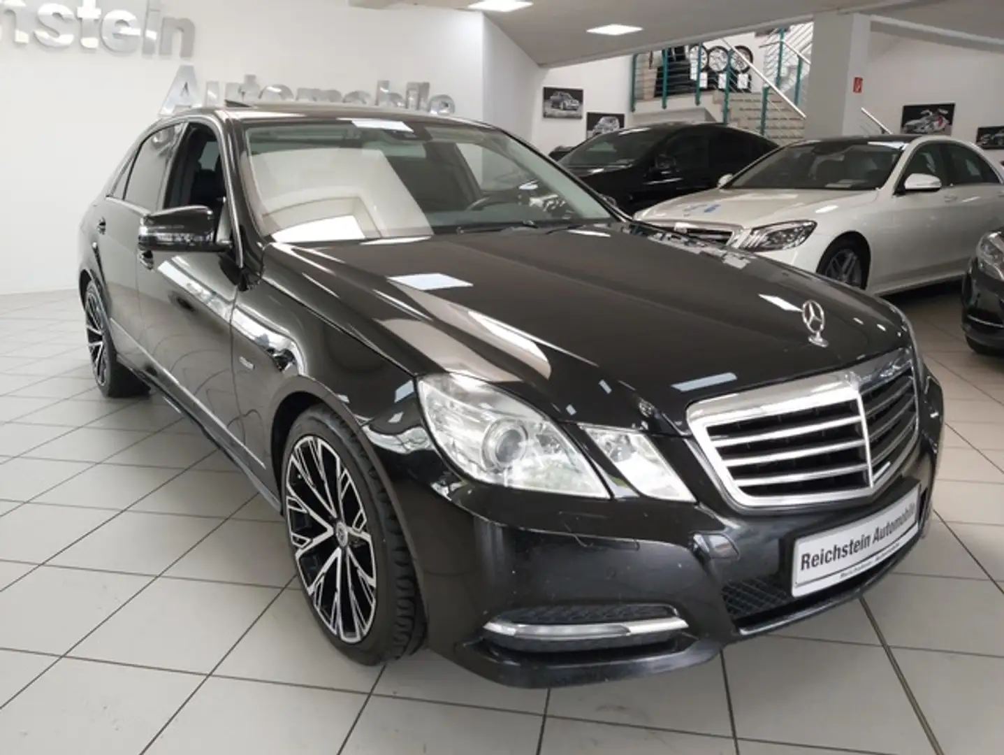 Mercedes-Benz E 300 CDI AVANTGARD LEDER TOTW KAMERA COMAND AHK Чёрный - 2