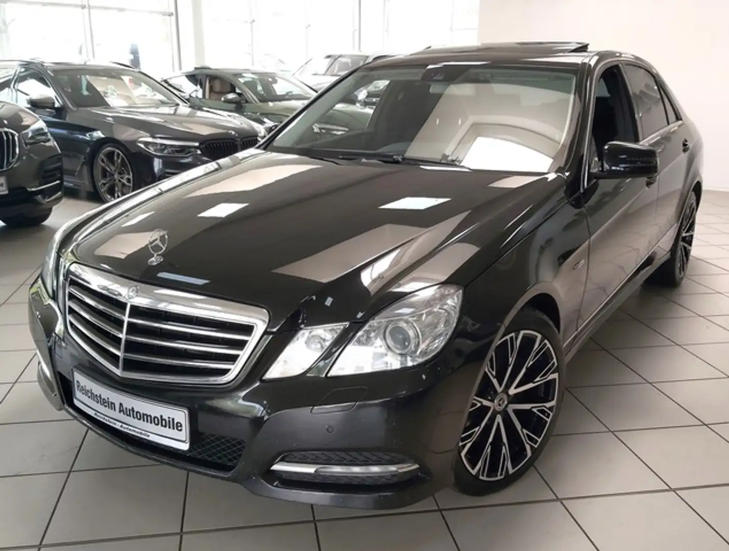 Mercedes-Benz E 300 CDI AVANTGARD LEDER TOTW KAMERA COMAND AHK Schwarz - 1