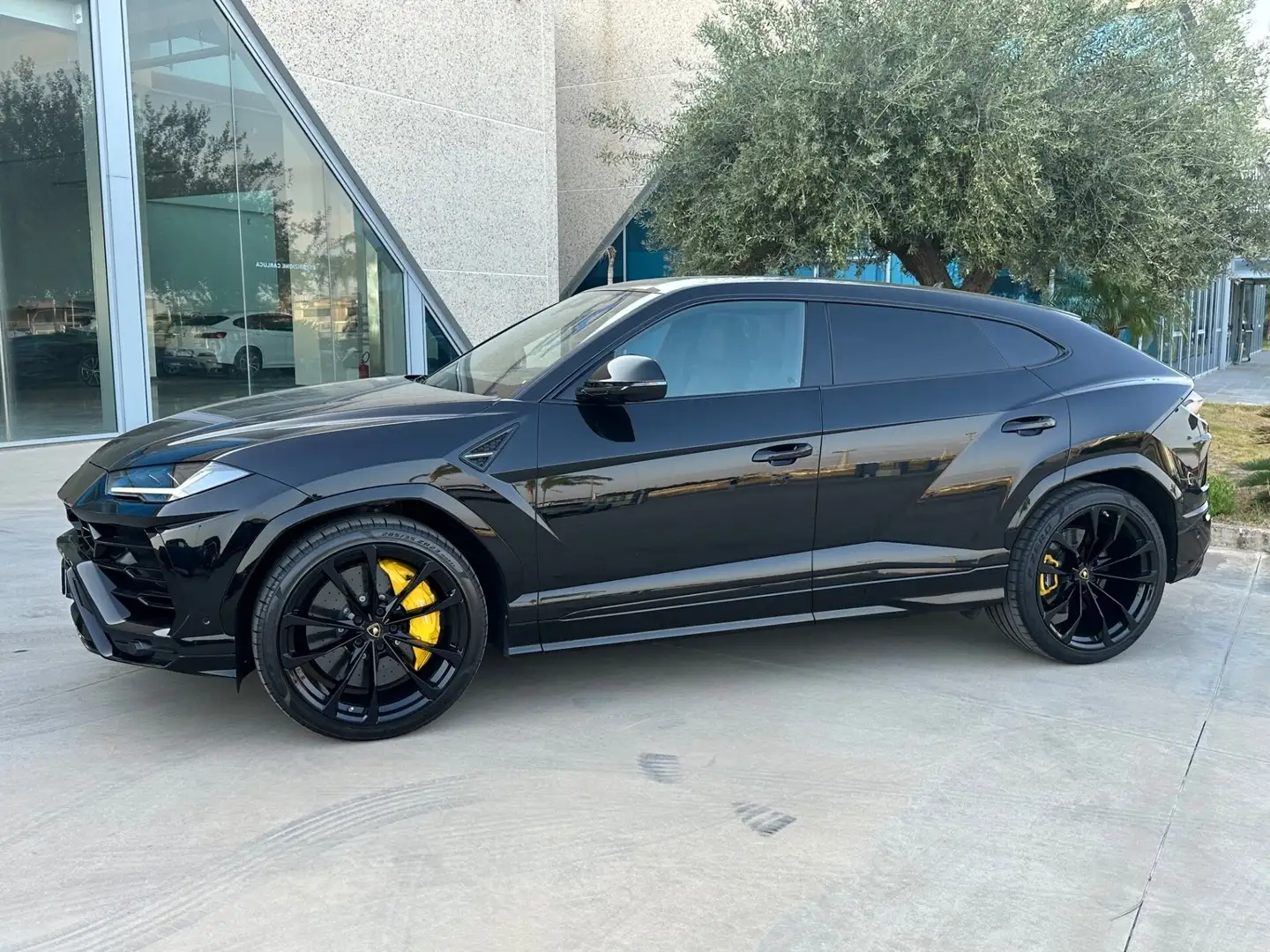 Lamborghini Urus 4.0 V8 auto possibilità noleggio no scoring Nero - 2