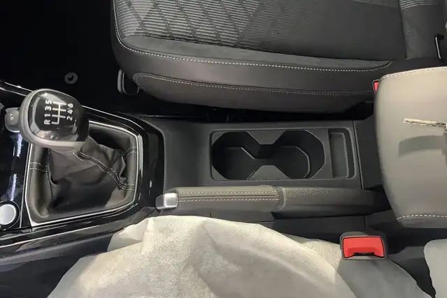 Volkswagen T-Cross view 19