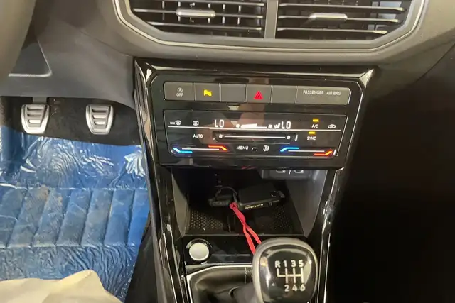 Volkswagen T-Cross view 17