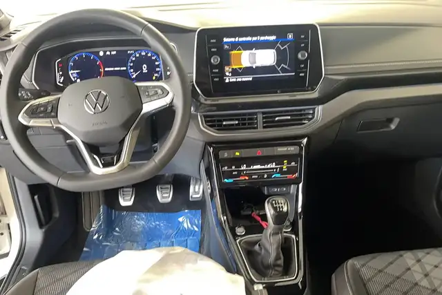 Volkswagen T-Cross view 14