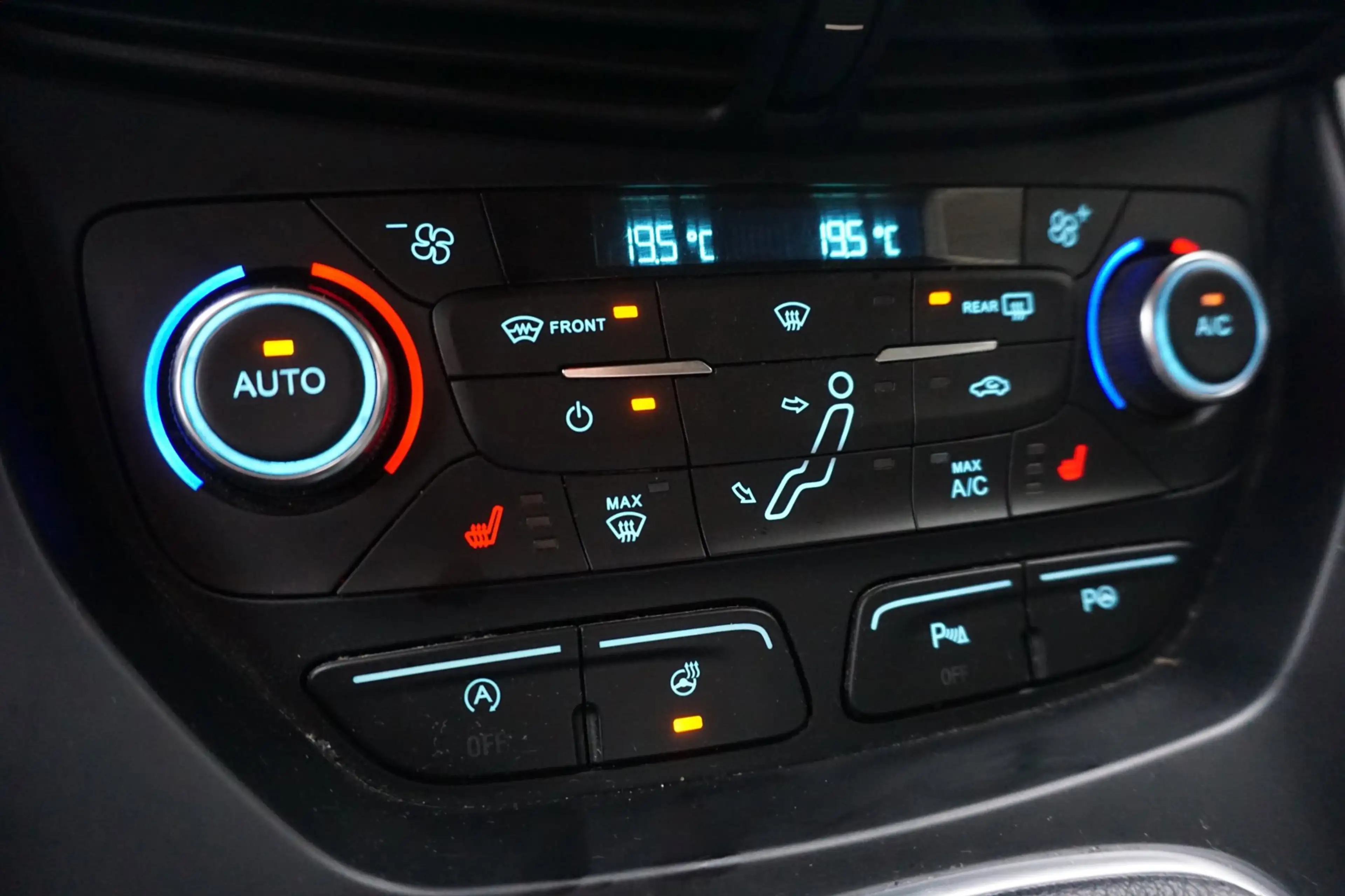 Ford Grand C-Max 1.0 Titanium 7p. *tik in de motor* — photo 17