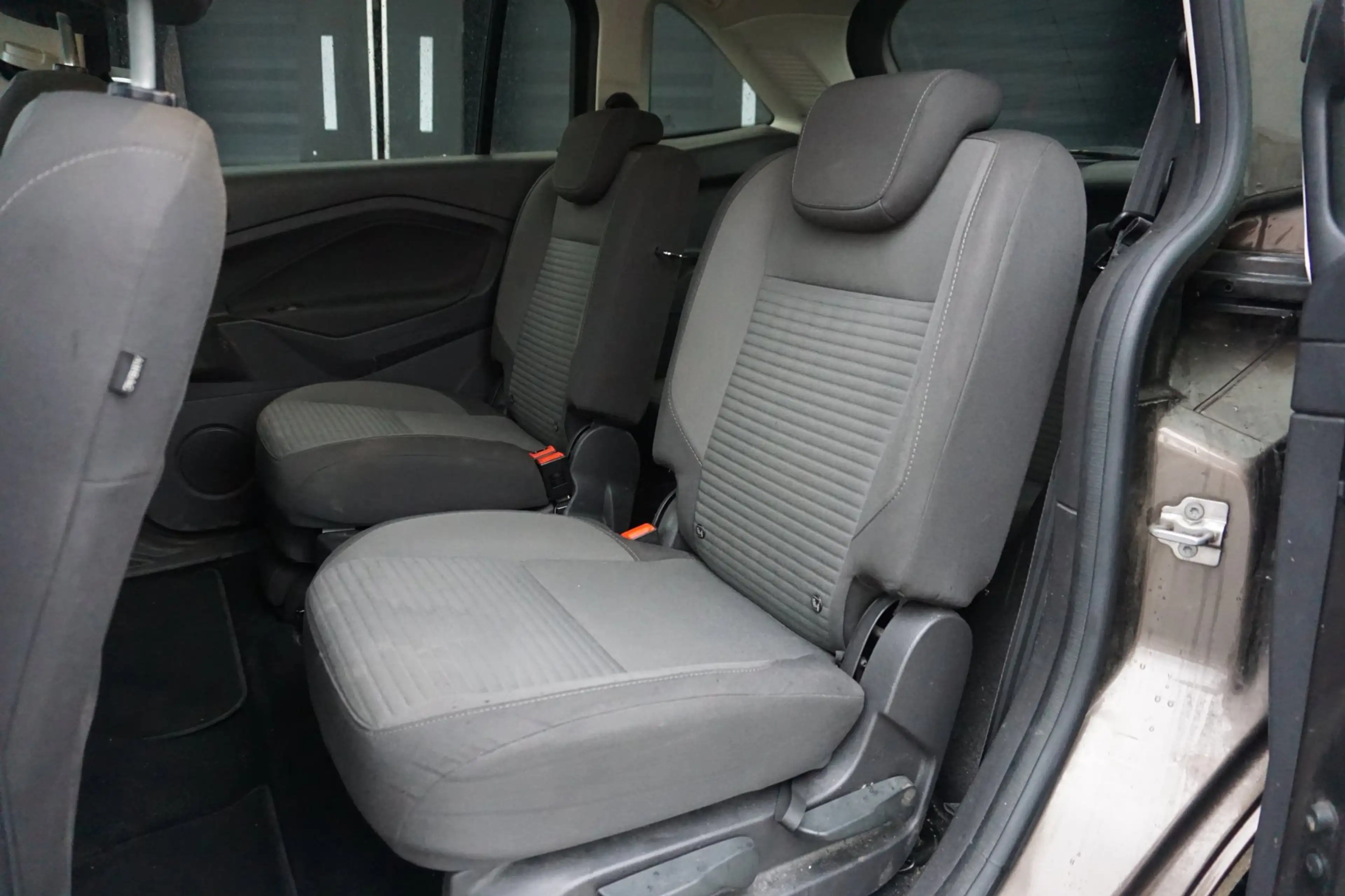 Ford Grand C-Max 1.0 Titanium 7p. *tik in de motor* — photo 3