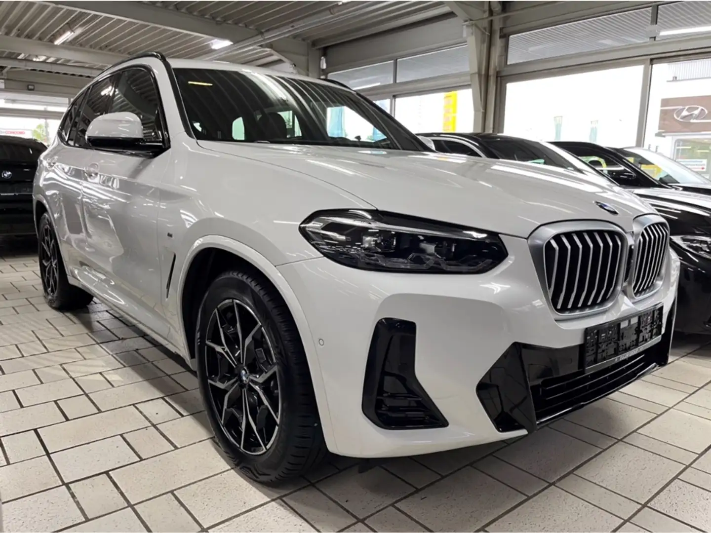 BMW X3 xDrive 20d A M Sport Navi 360 Grad LED ParkAss+ SH Weiß - 2