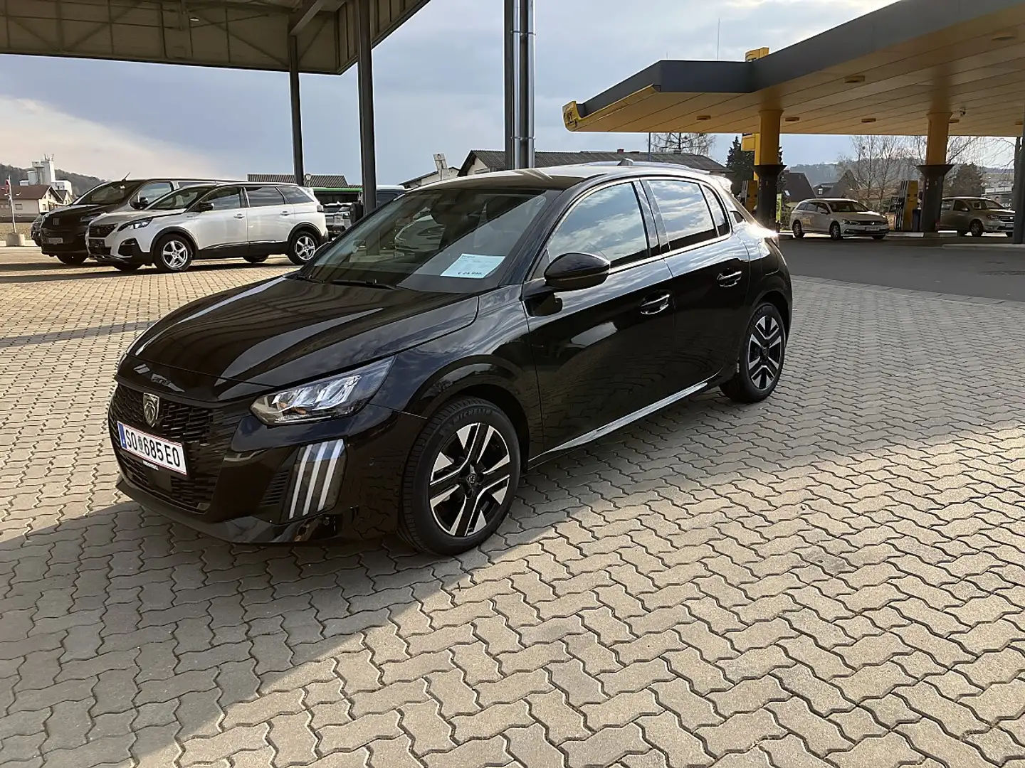 Peugeot 208 Hybrid 110 e-DCS6 Allure Schwarz - 1