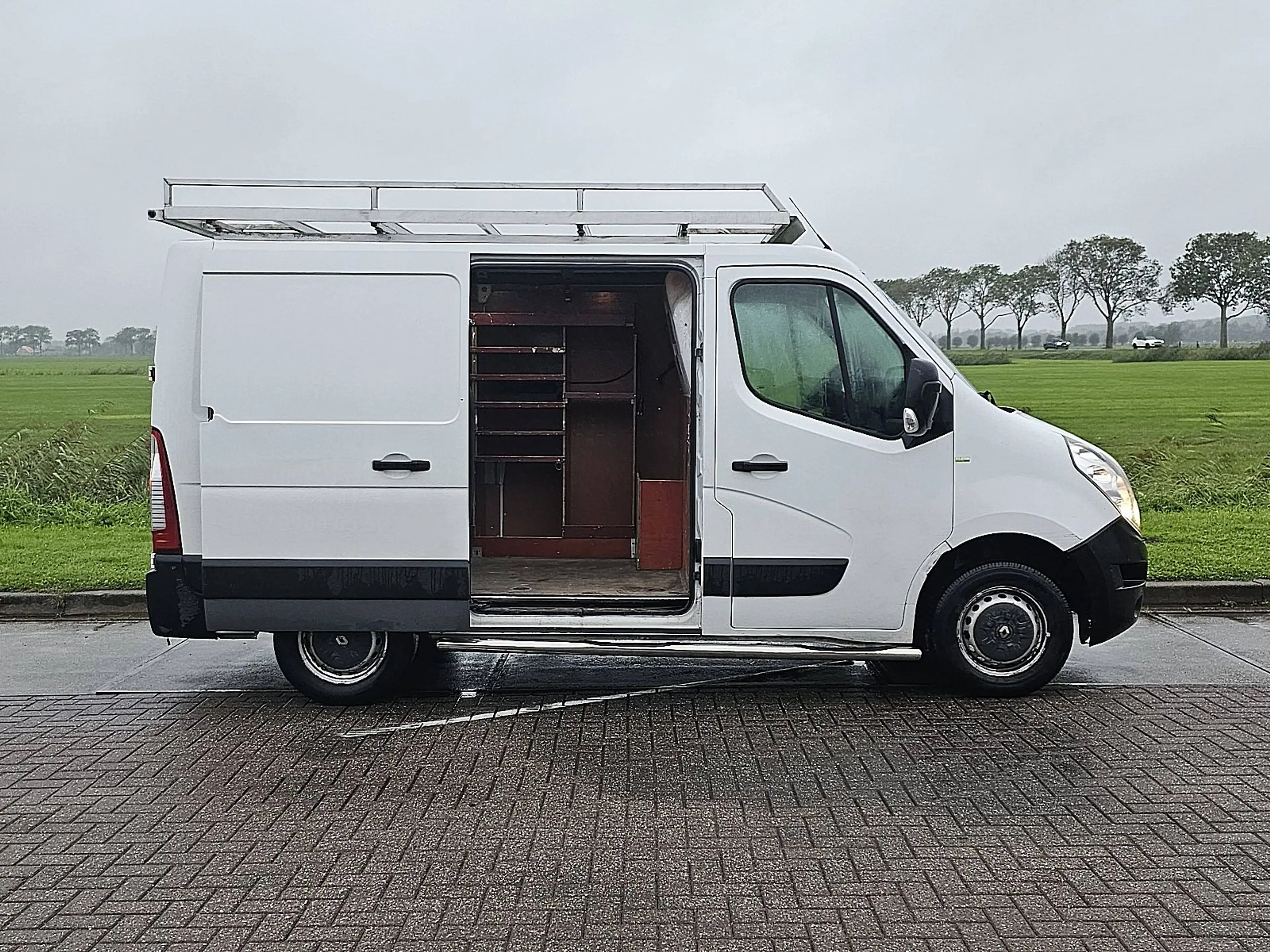 Renault Master 2.3 — photo 10