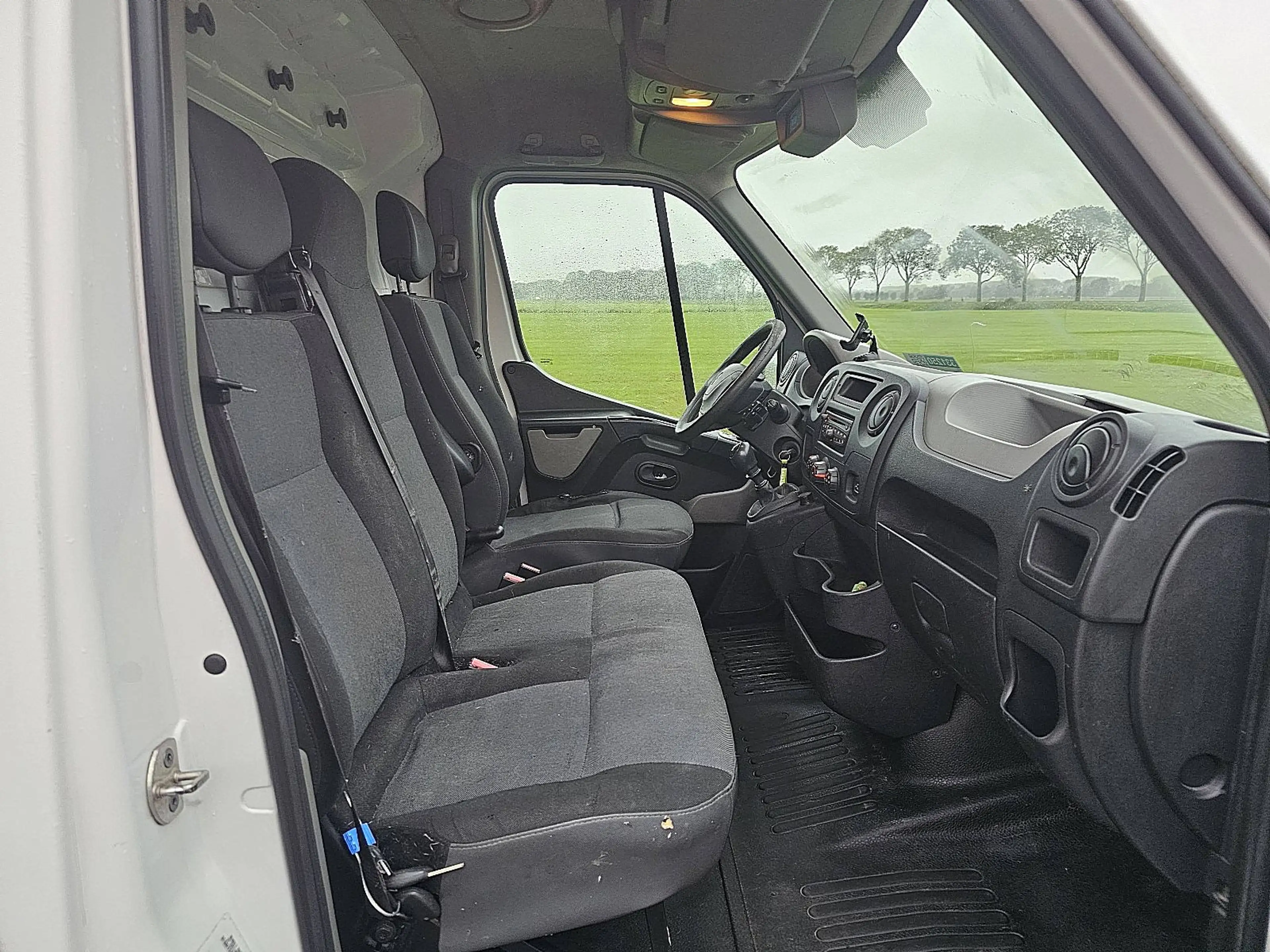 Renault Master 2.3 — photo 7
