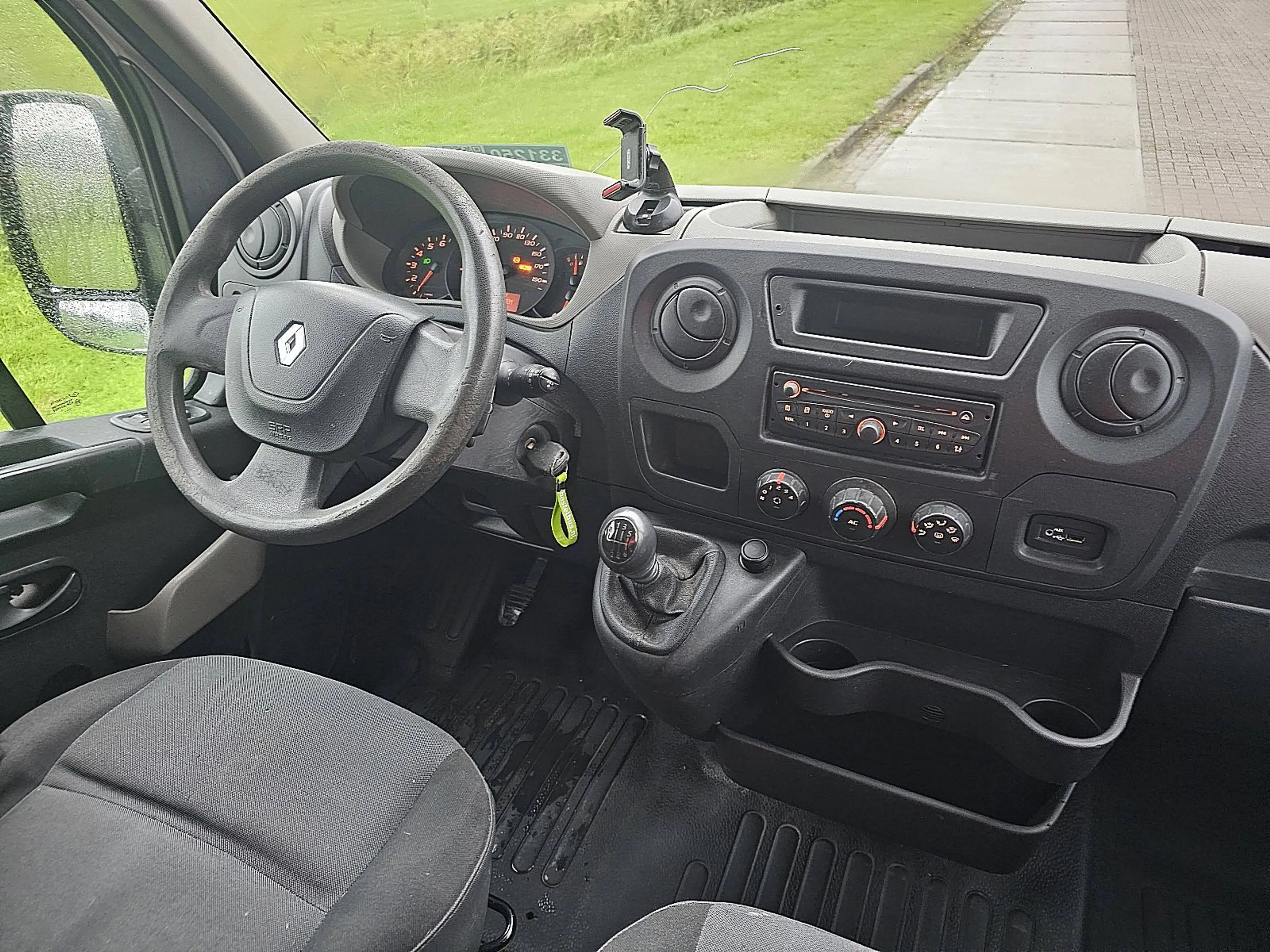 Renault Master 2.3 — photo 8
