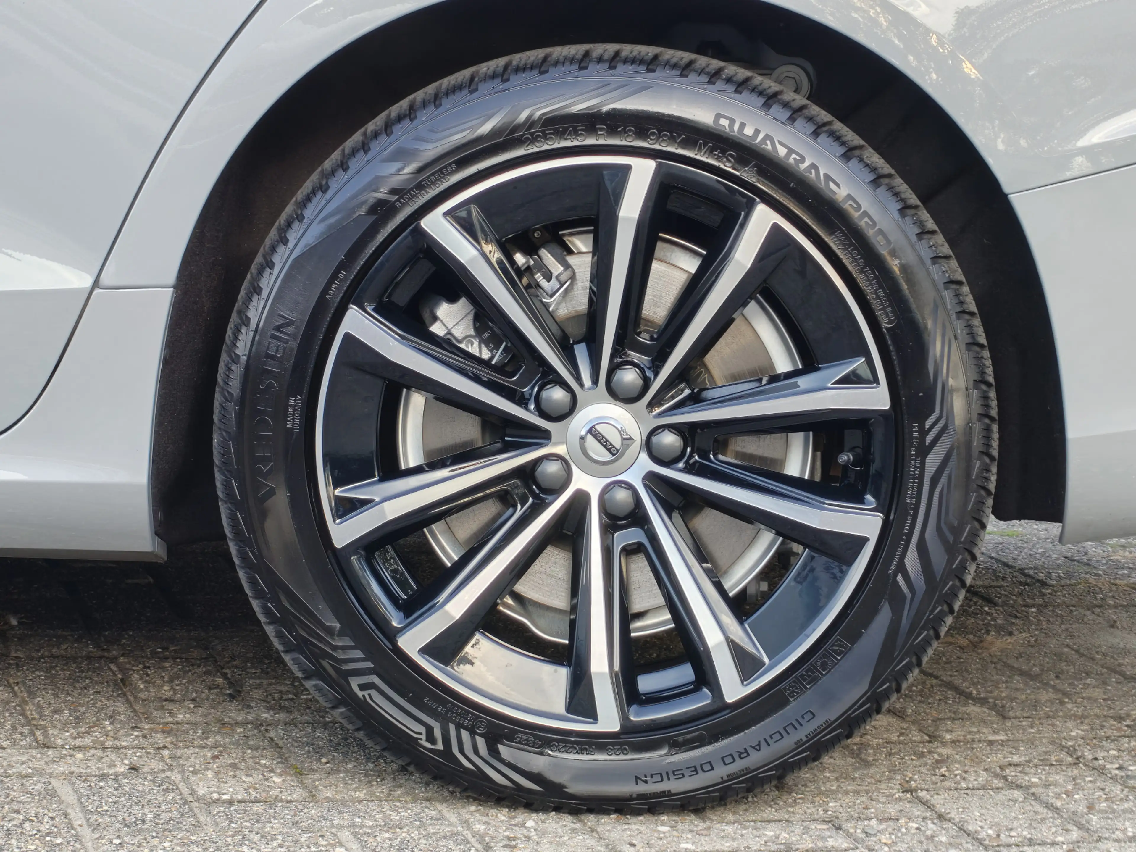 Volvo V60 T8 455PK Plug-in hybrid AWD Plus Dark | BLIS | ACC — photo 8