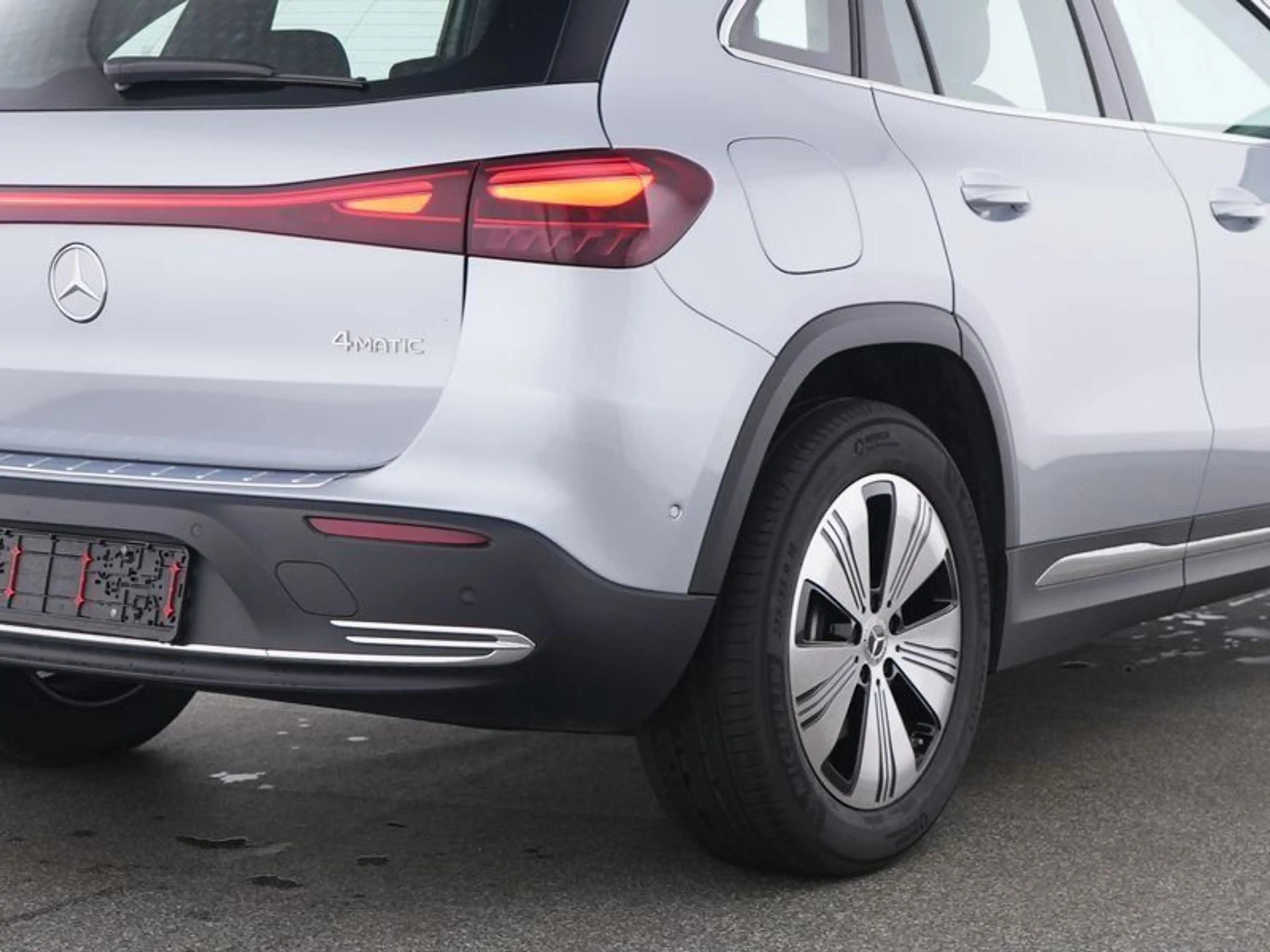 Mercedes-Benz EQA 300 4M PROG-ADV WINTER KAMERA AMBIENTE EASYP — photo 5