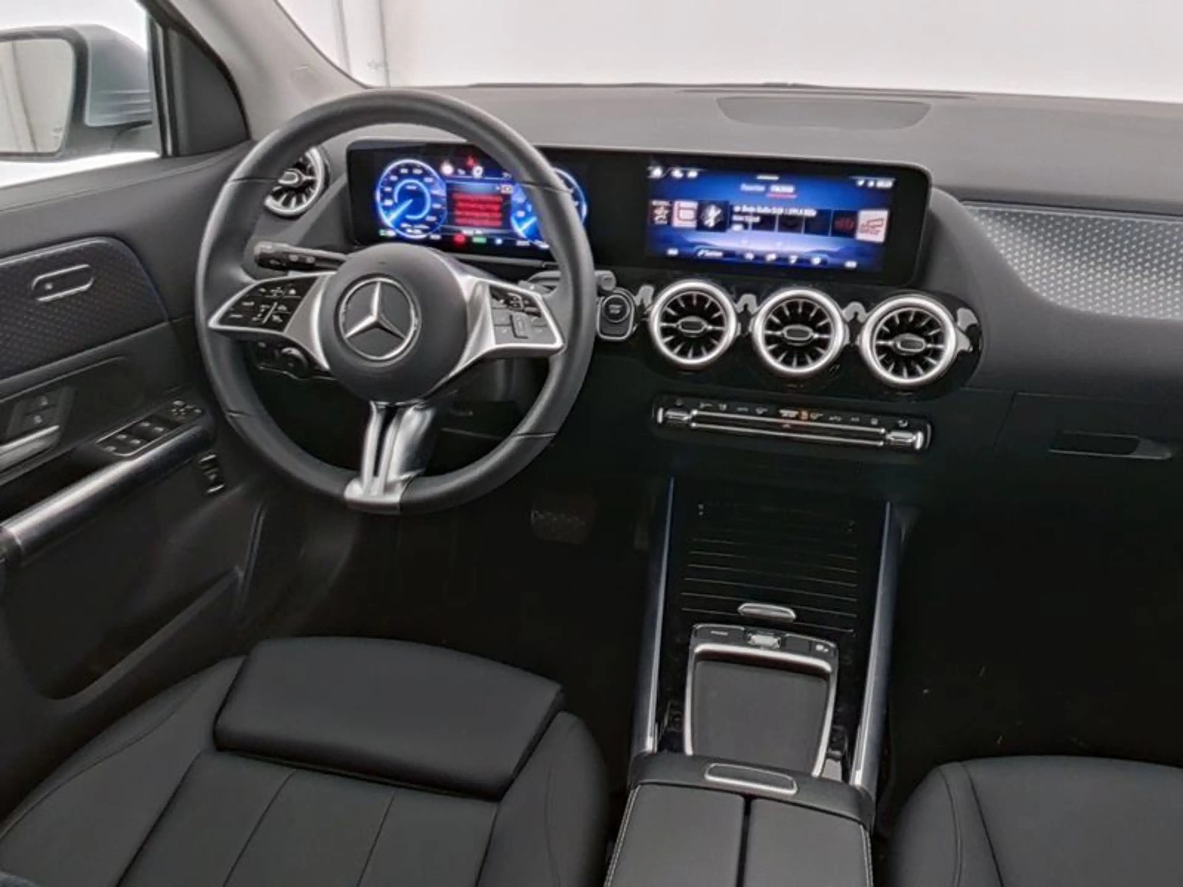 Mercedes-Benz EQA 300 4M PROG-ADV WINTER KAMERA AMBIENTE EASYP — photo 8