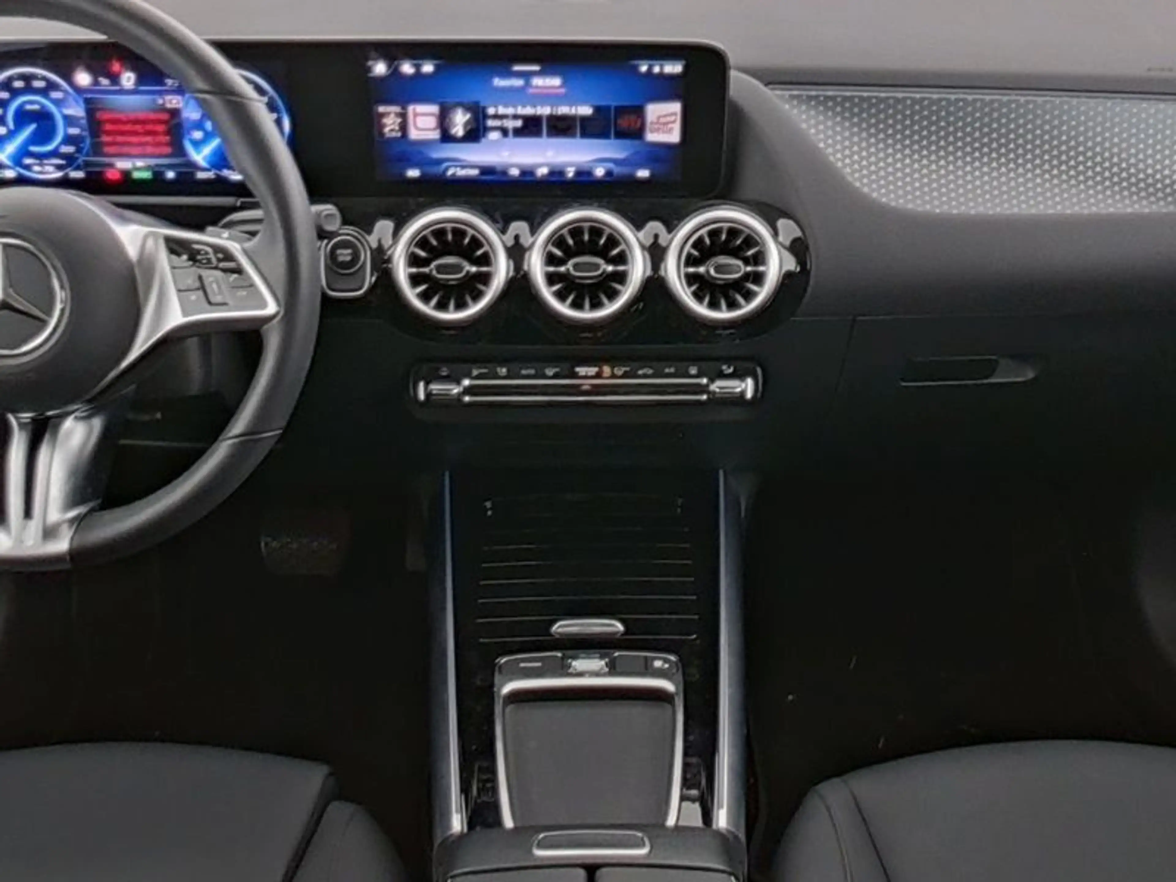 Mercedes-Benz EQA 300 4M PROG-ADV WINTER KAMERA AMBIENTE EASYP — photo 7