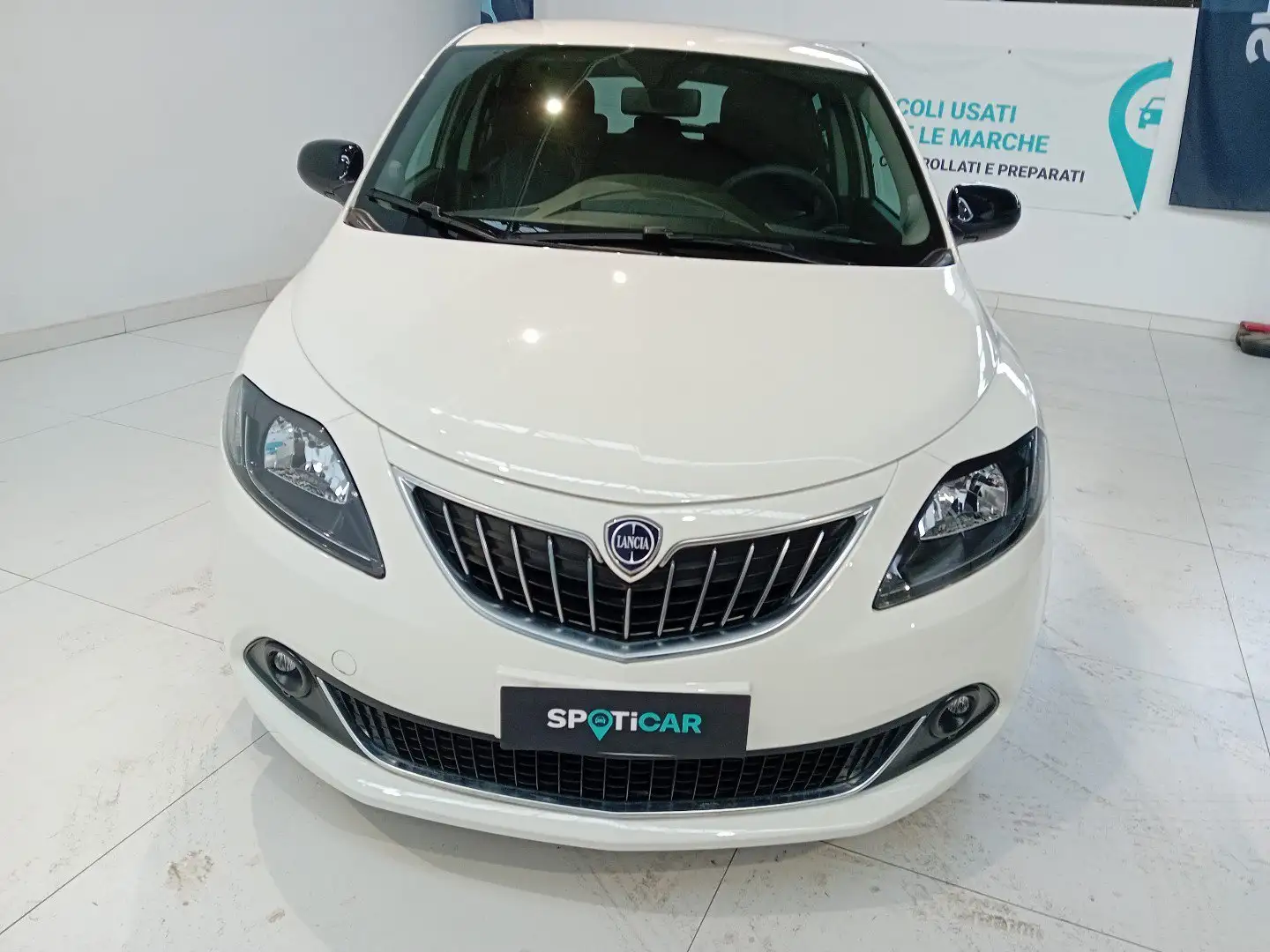 Lancia Ypsilon 1.0 FireFly 5 porte S&S Hybrid Gold Plus Blanco - 2