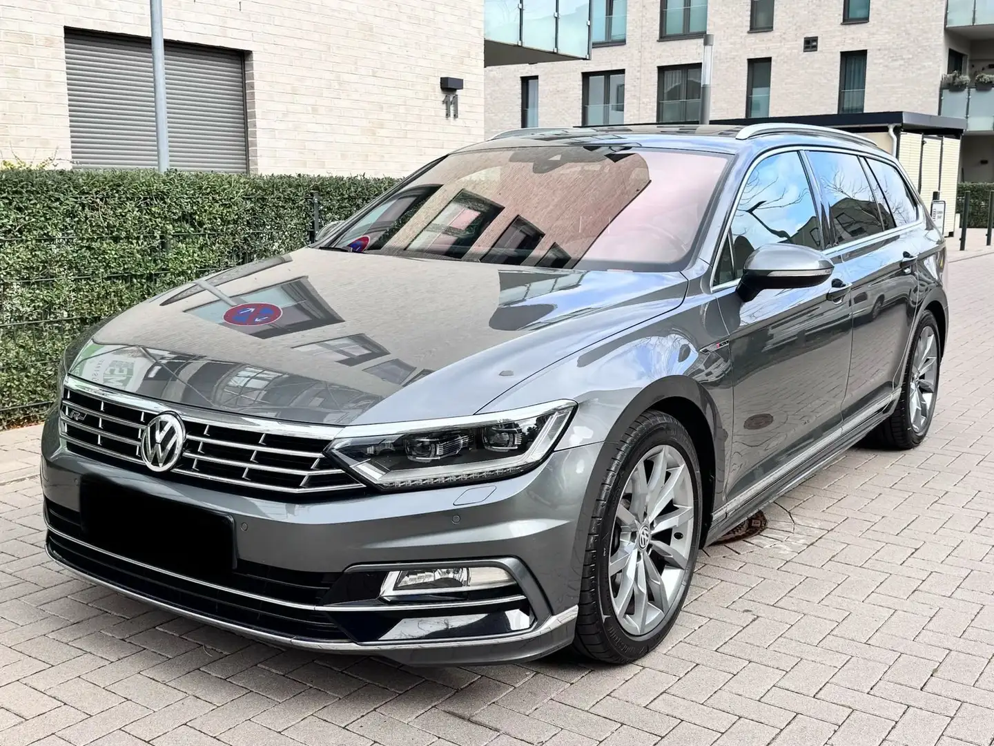 Volkswagen Passat Variant 2.0 TDI  DSG 4MOT Highline Grau - 2