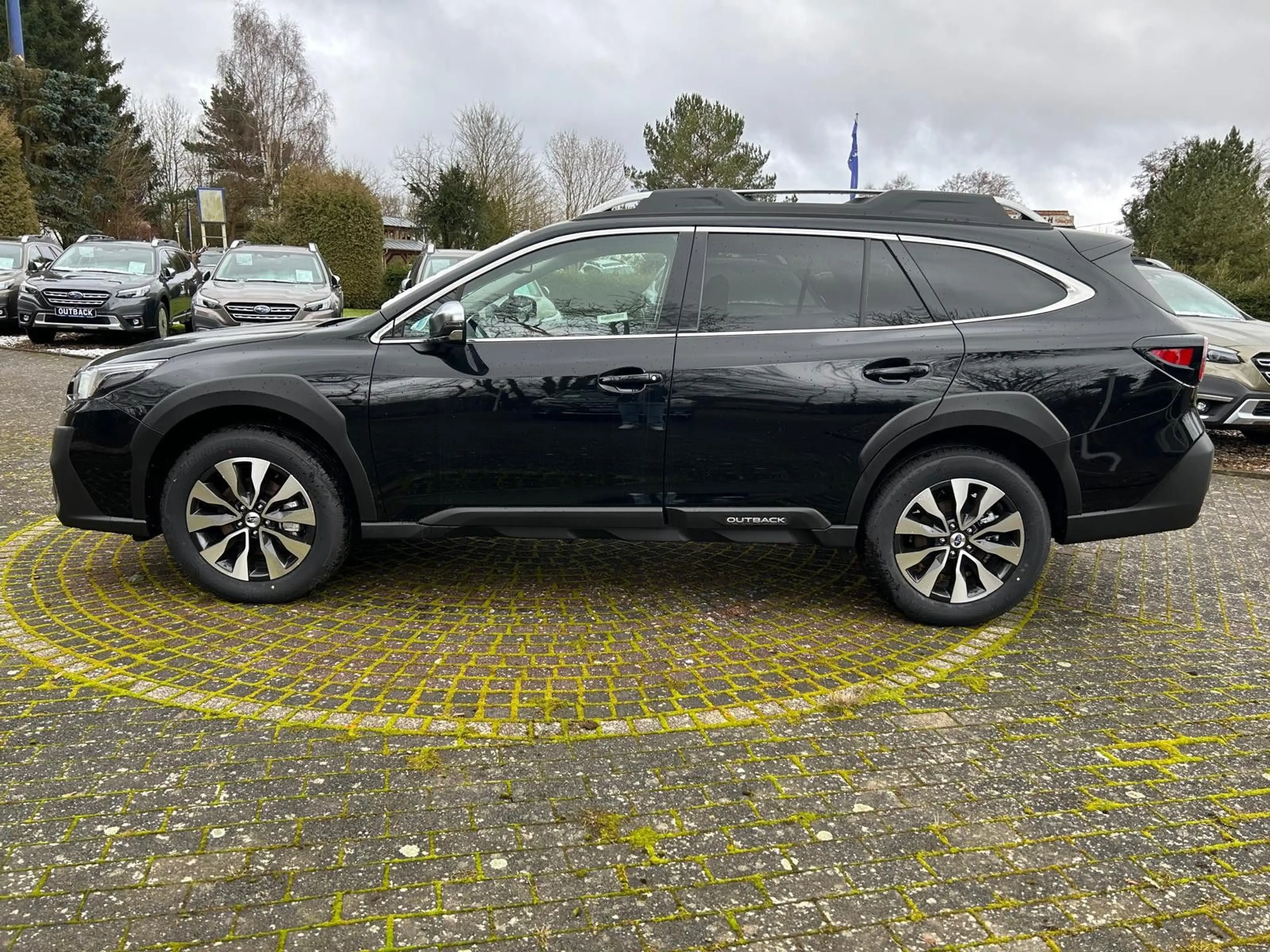 Subaru OUTBACK 2.5i Platinum Lineartronic Modell 2025 — photo 2