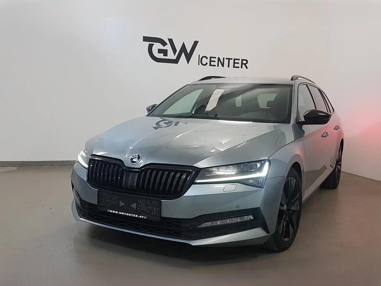 Skoda Superb Combi 2,0 TDI DSG Sportline Virtual ACC Matrix Grau - 1