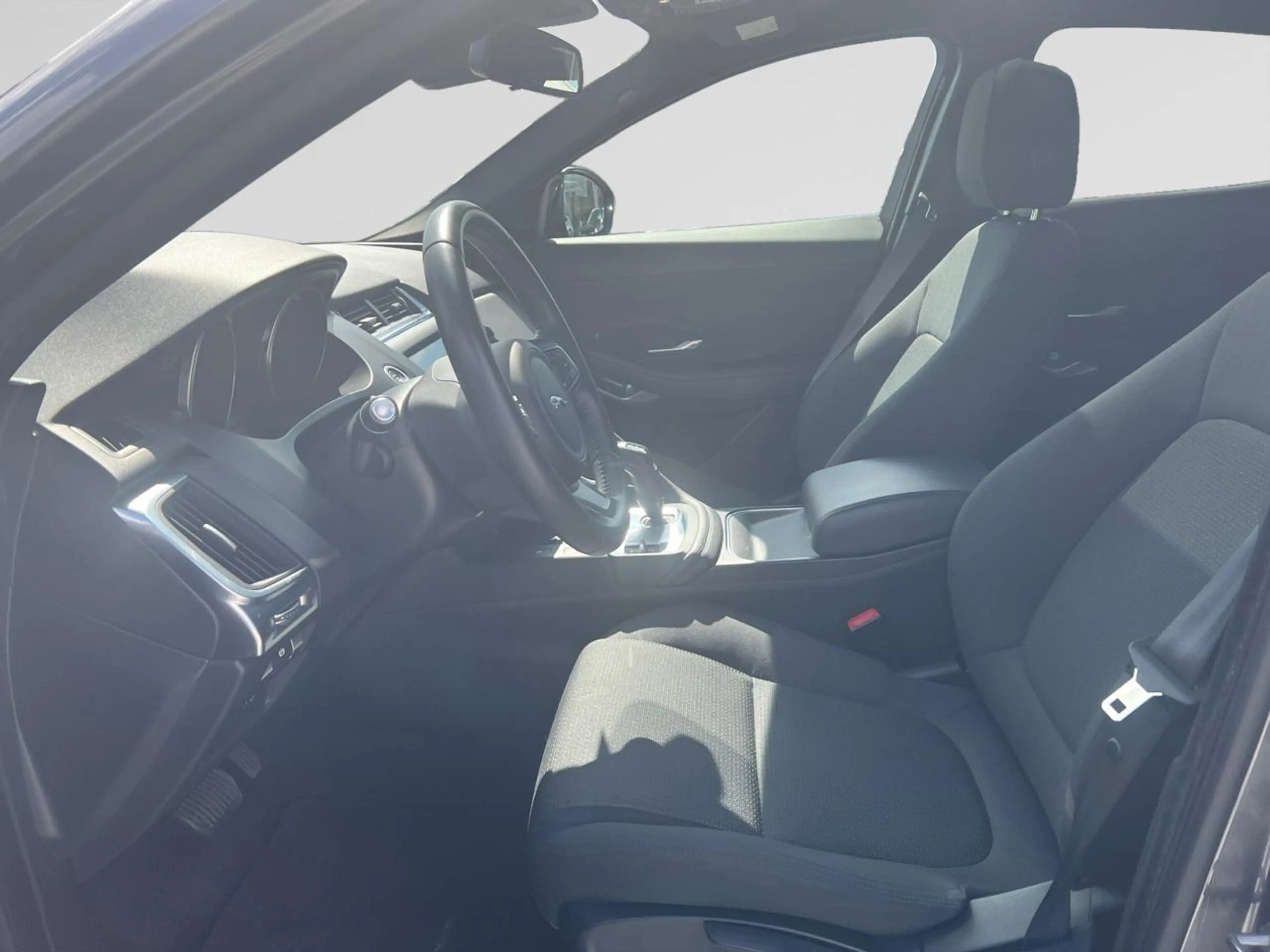 Jaguar E-Pace E-Pace 2.0 D AWD (EU6.2) — photo 11