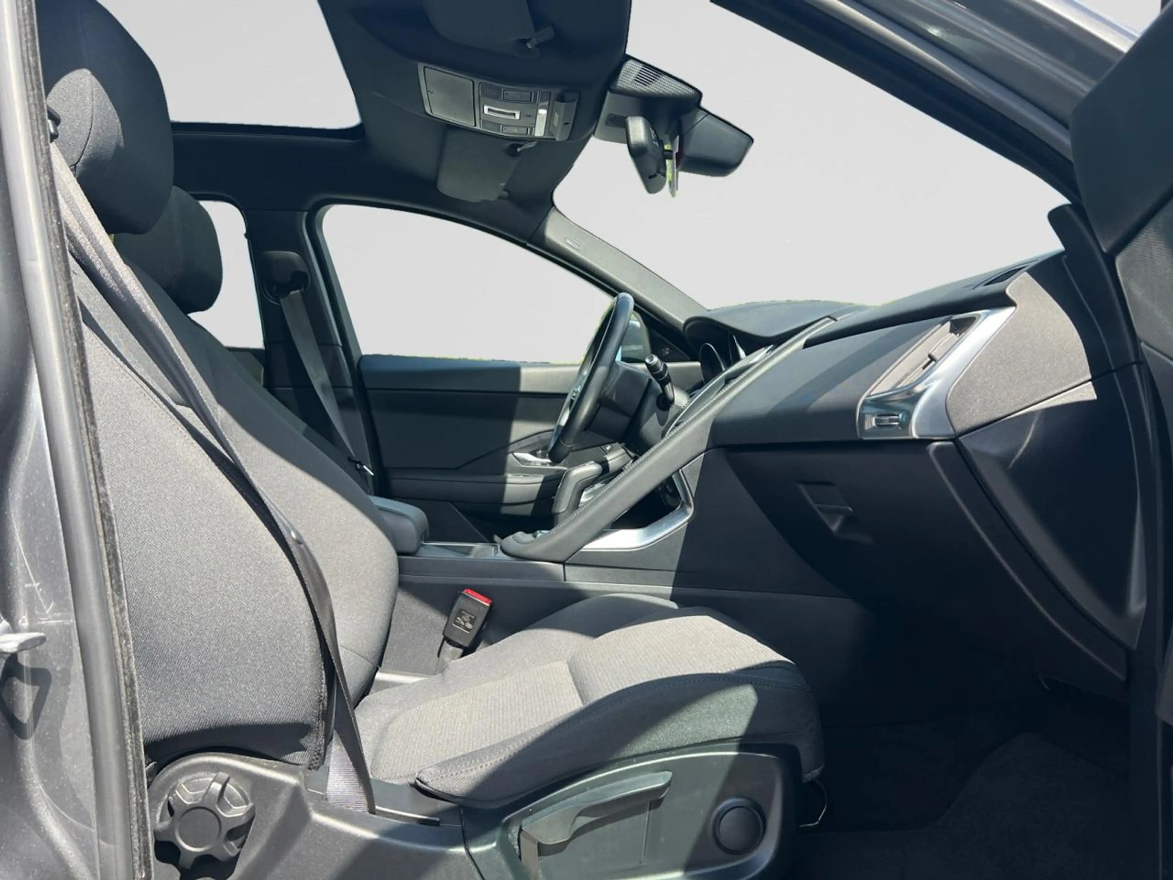 Jaguar E-Pace E-Pace 2.0 D AWD (EU6.2) — photo 5