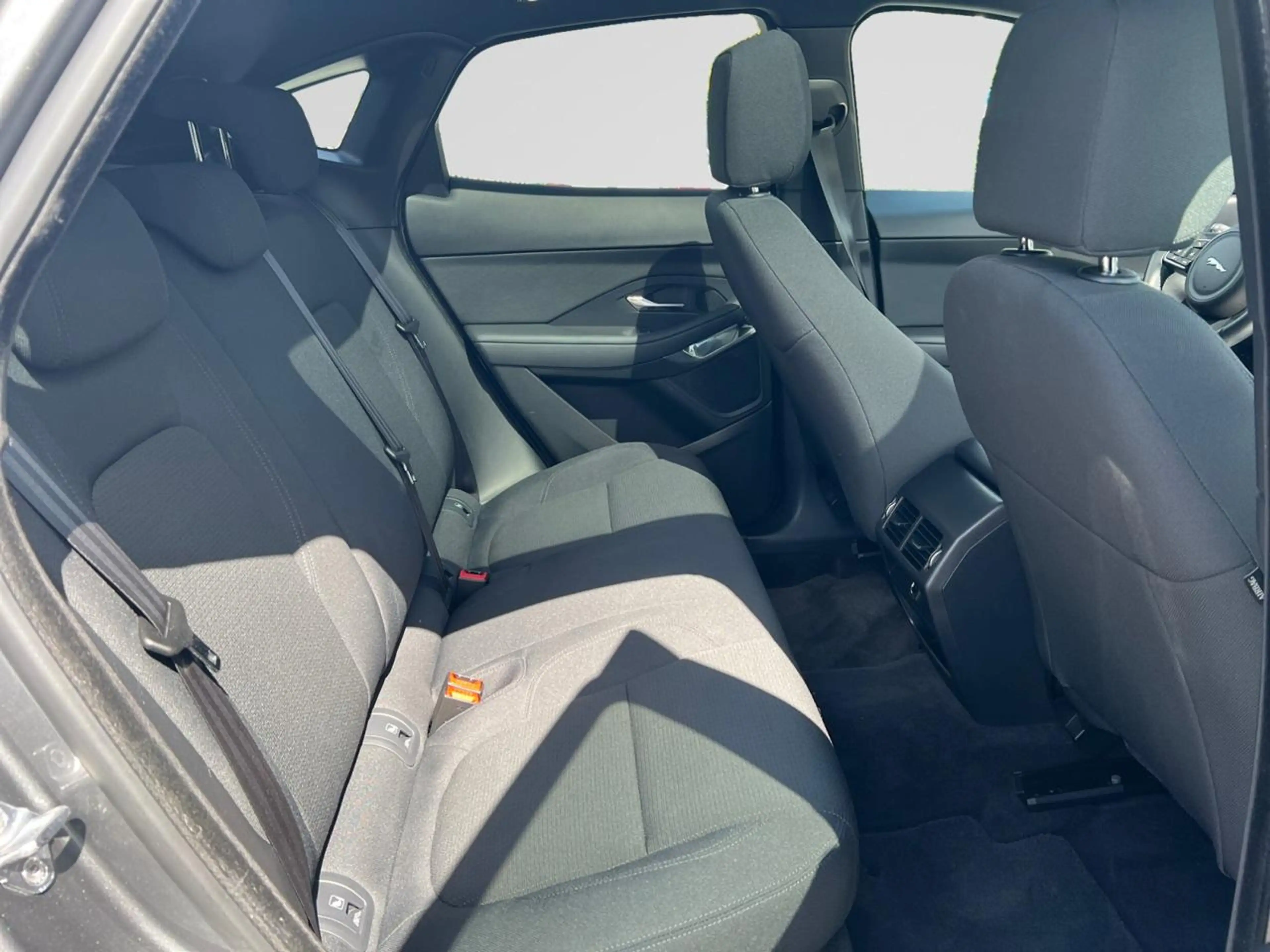 Jaguar E-Pace E-Pace 2.0 D AWD (EU6.2) — photo 12