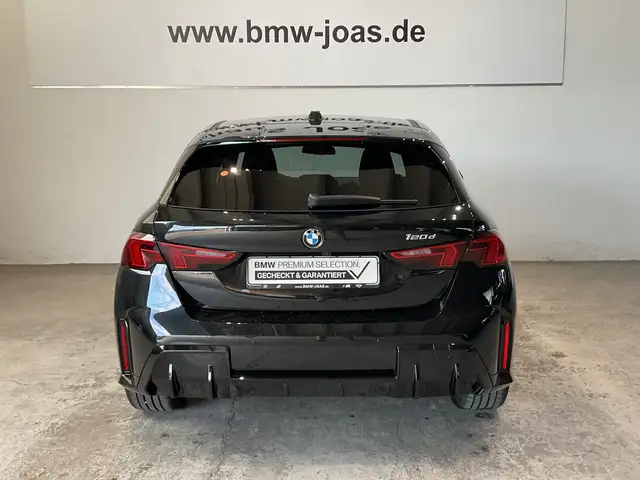 BMW 1 Series view 14
