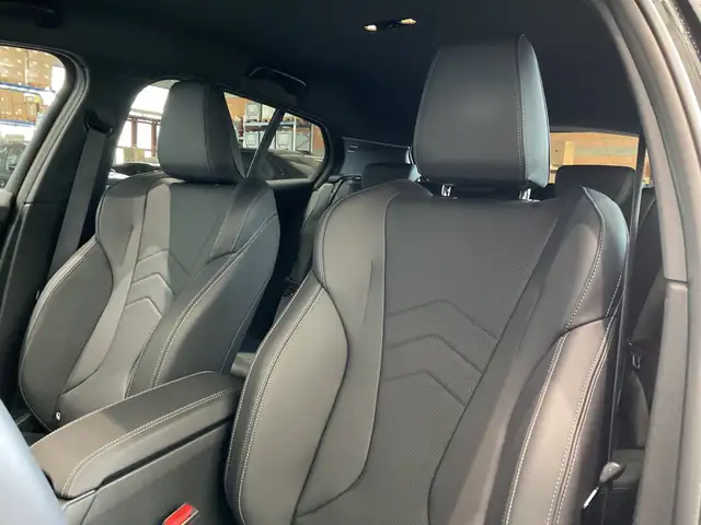BMW 1 Series view 8