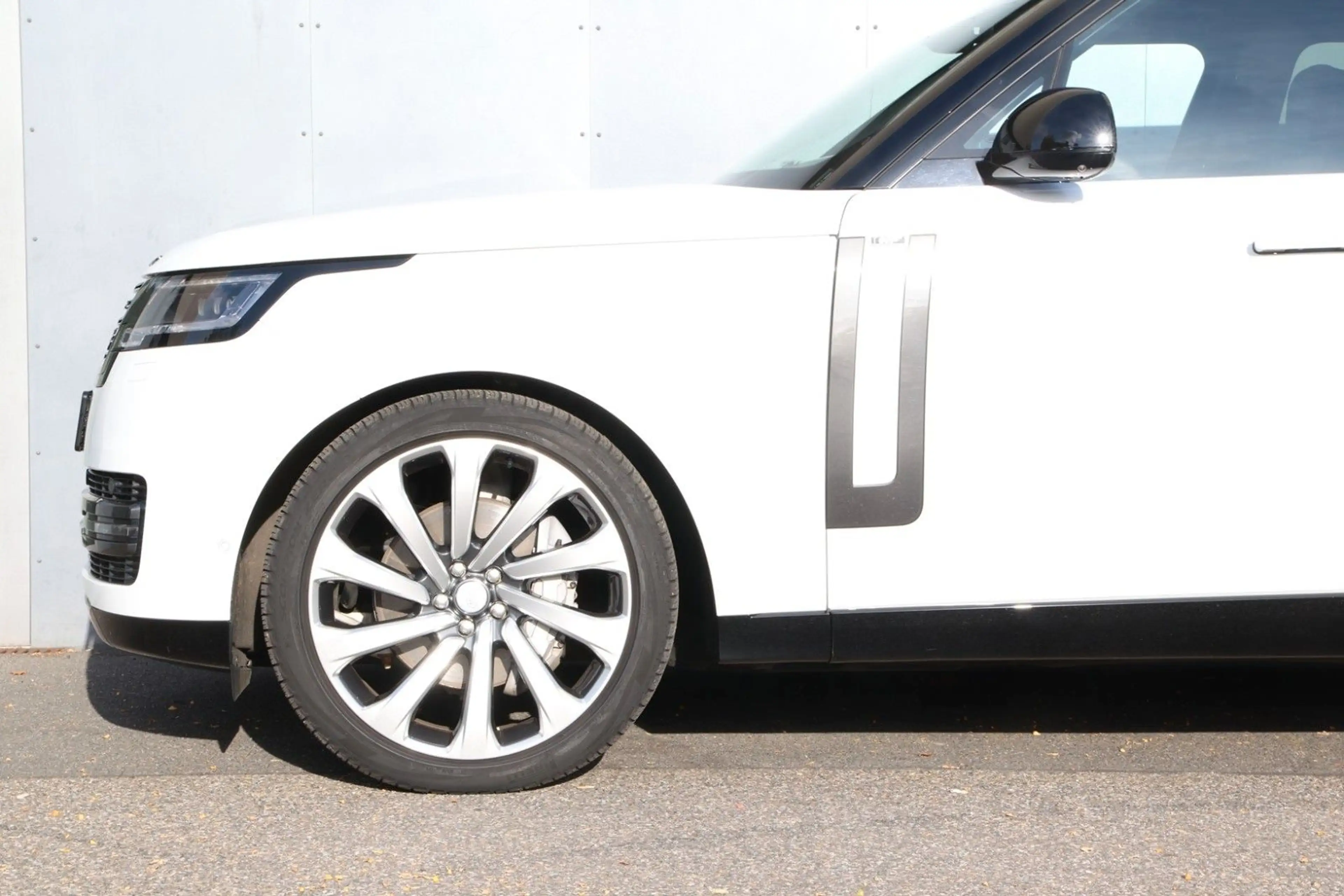 Land Rover Range Rover D300 SE — photo 12