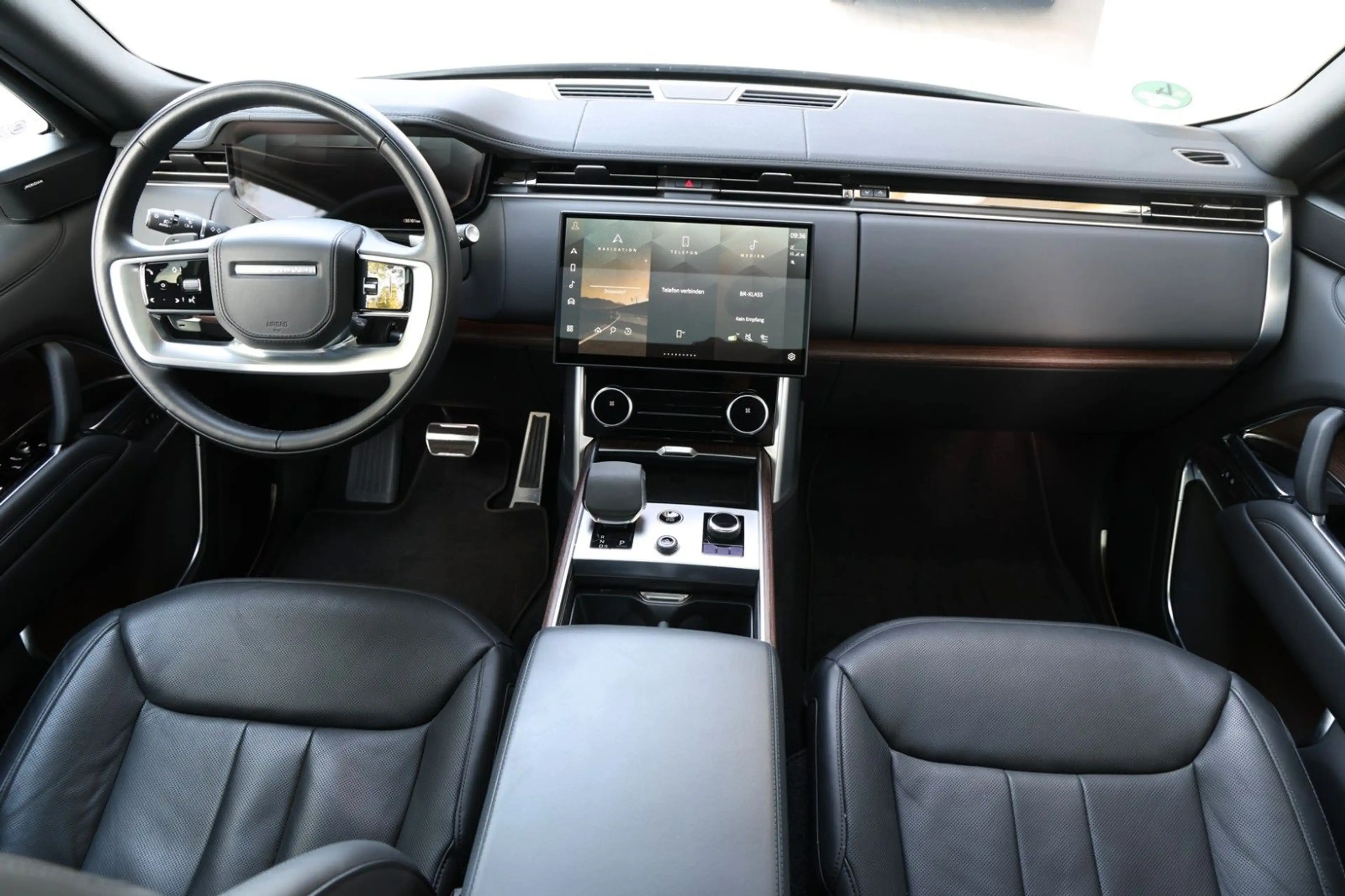 Land Rover Range Rover D300 SE — photo 3