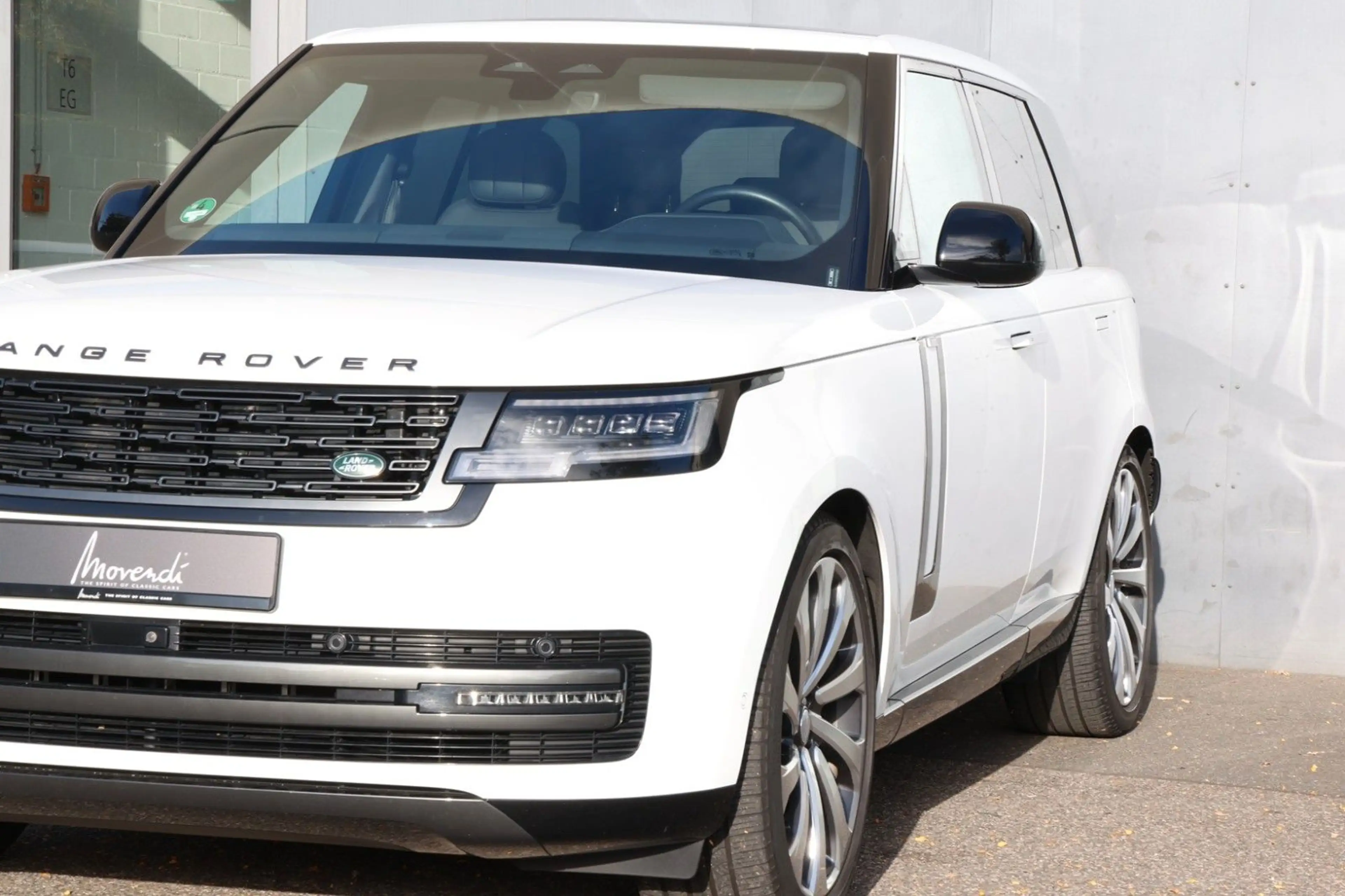 Land Rover Range Rover D300 SE — photo 9