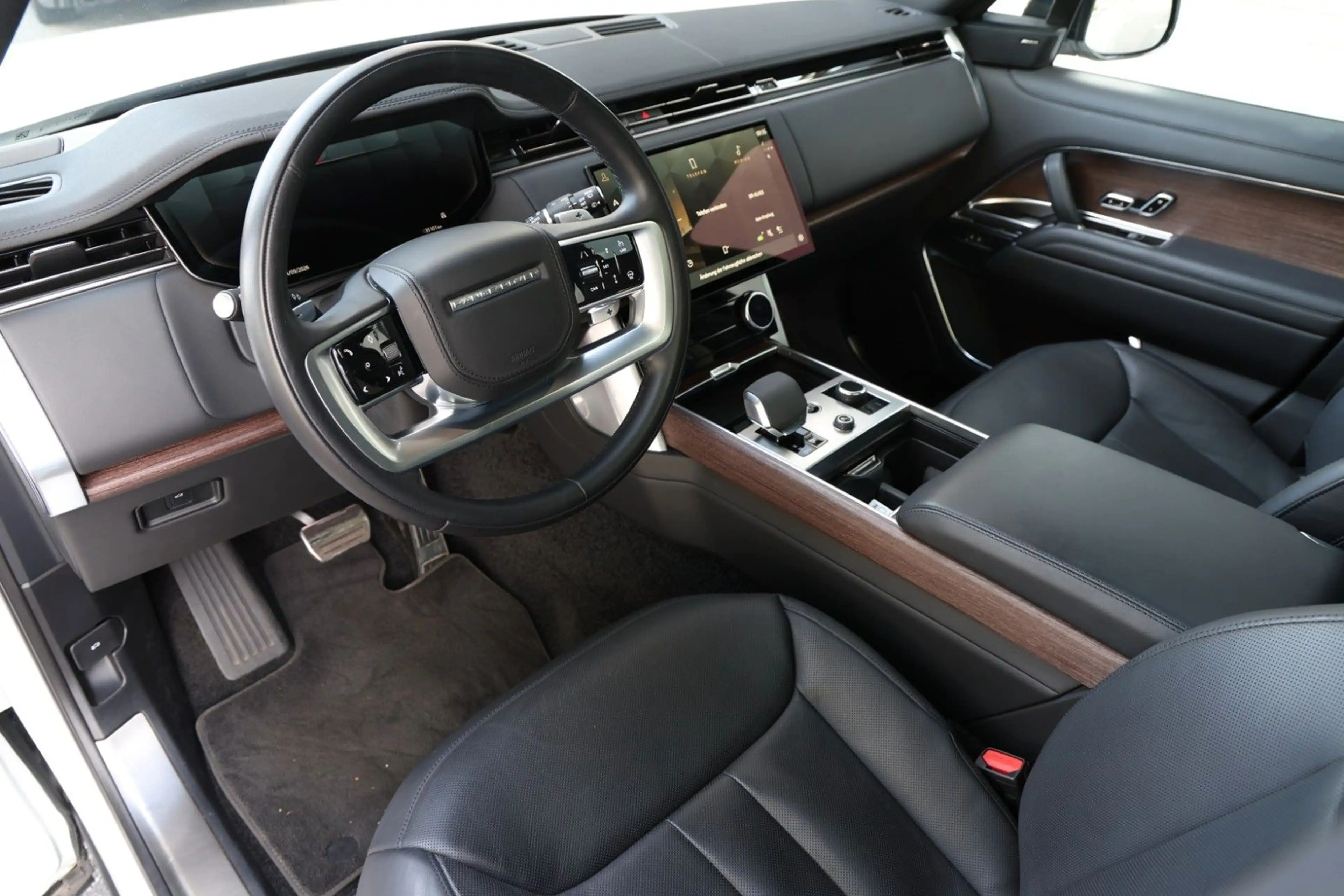 Land Rover Range Rover D300 SE — photo 15