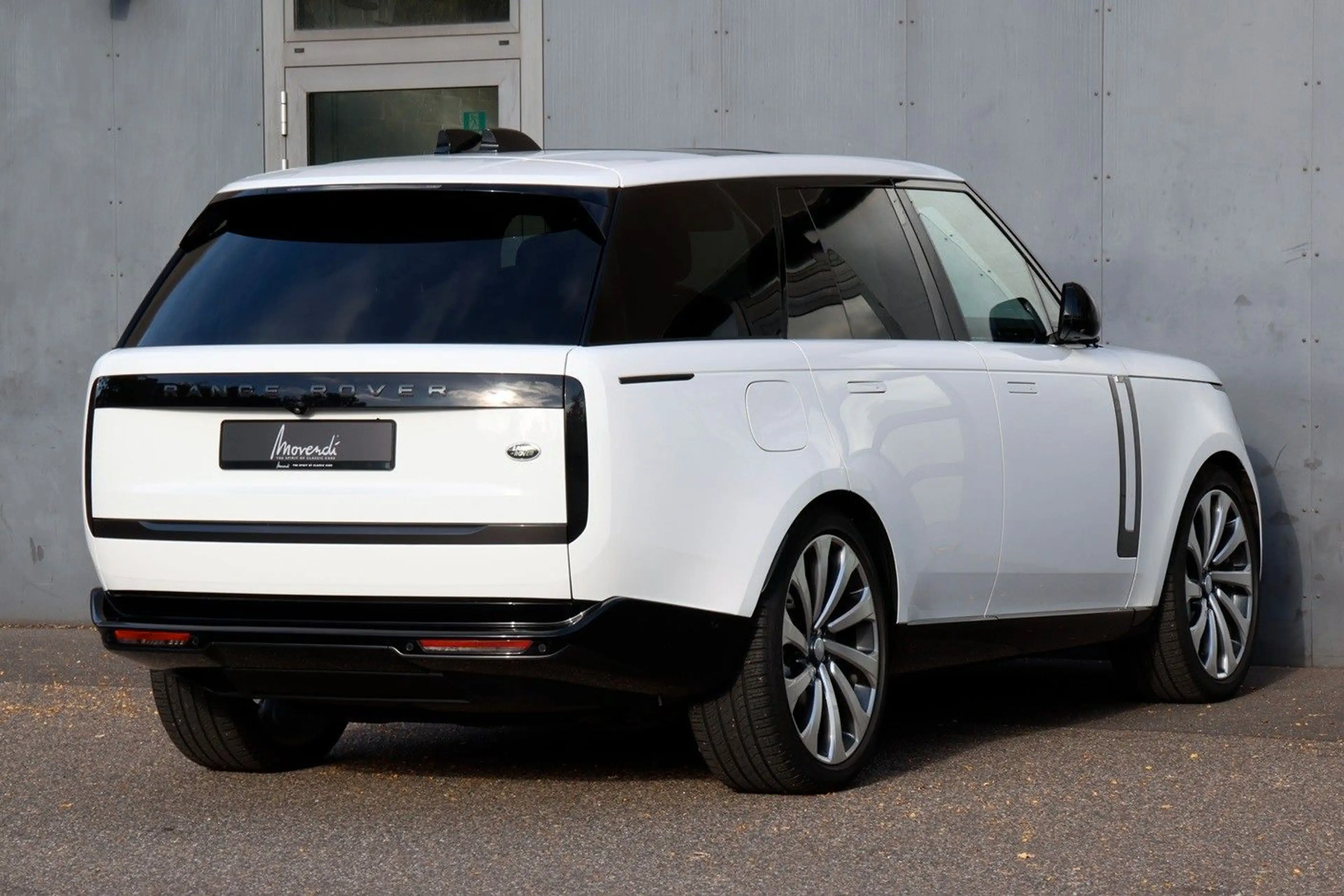 Land Rover Range Rover D300 SE — photo 10