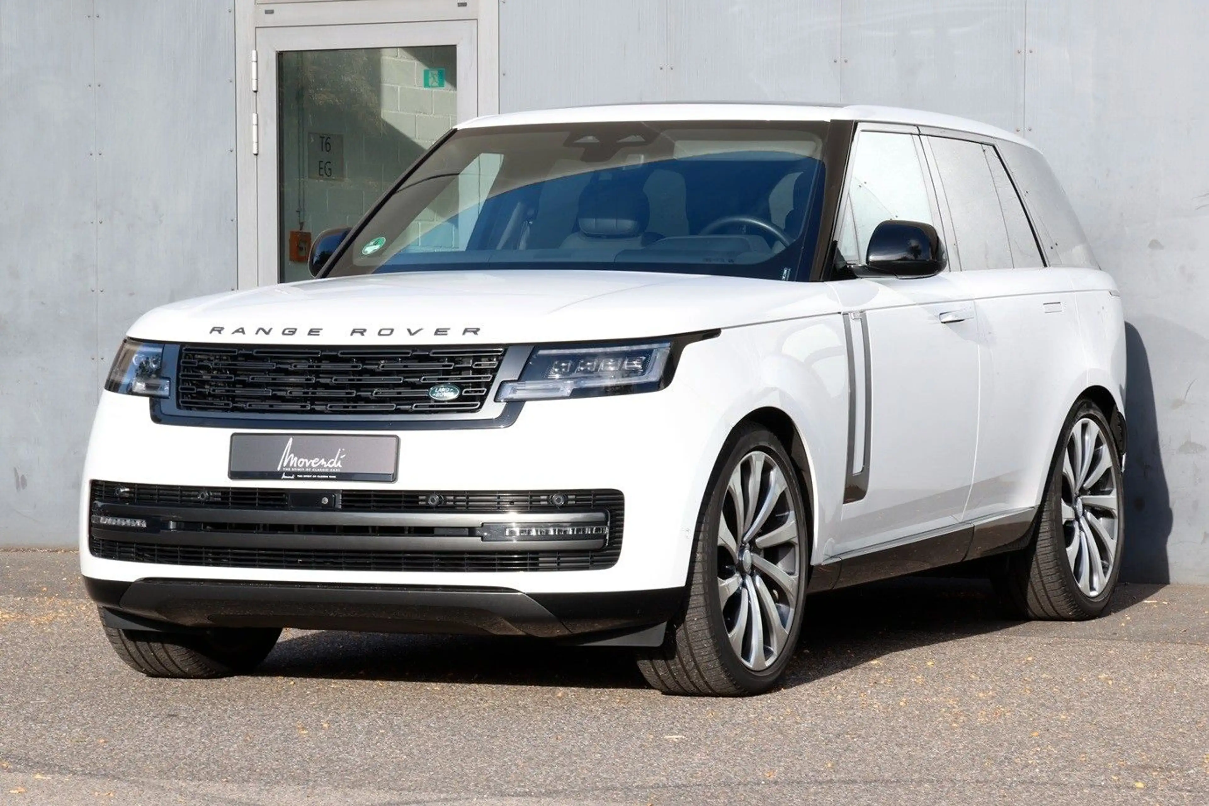 Land Rover Range Rover D300 SE — photo 8