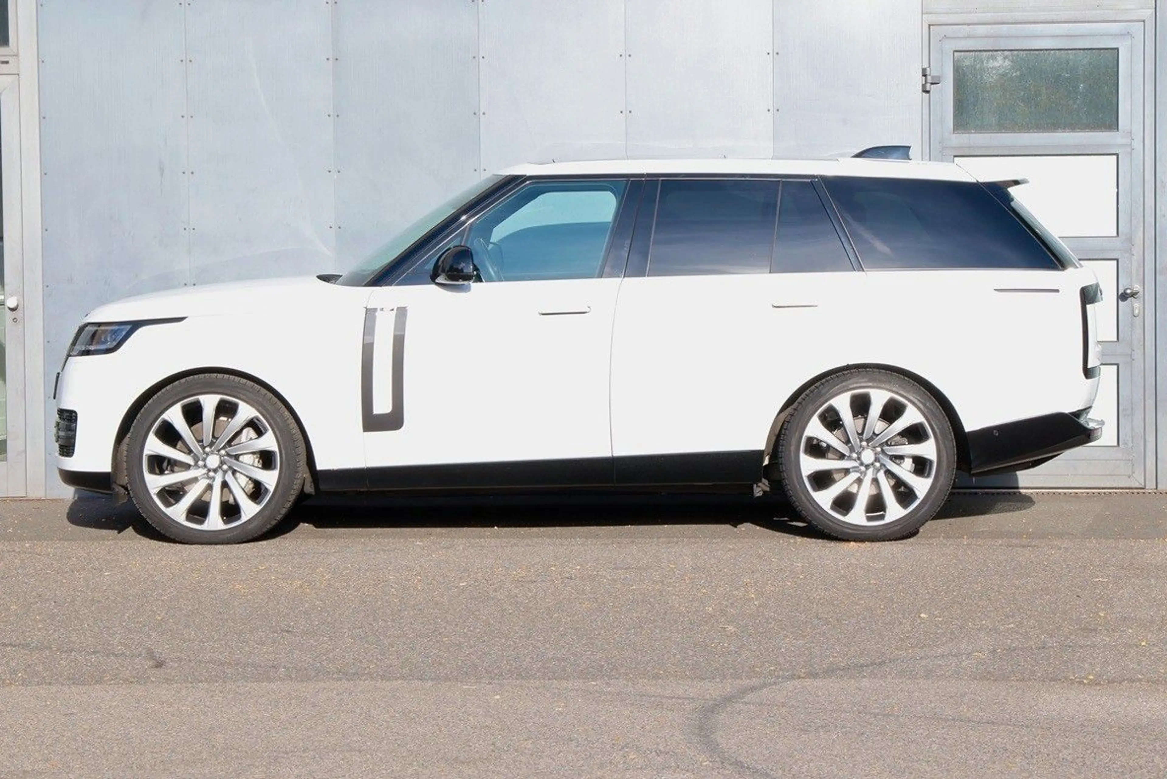 Land Rover Range Rover D300 SE — photo 11