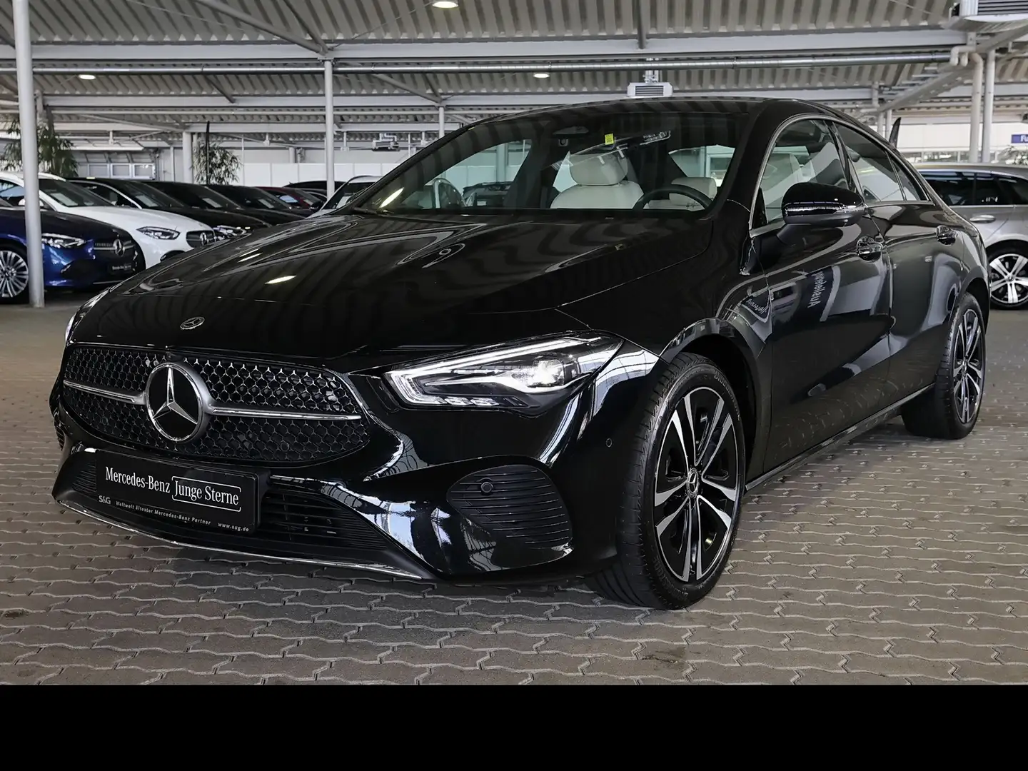 Mercedes-Benz CLA 180 Coupé DISTRONIC+TOTWINKEL+360°+MEMORY+18 Noir - 1
