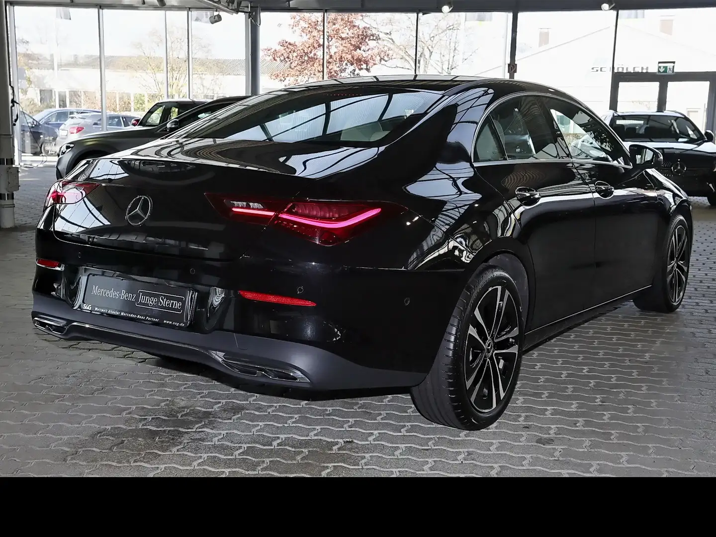 Mercedes-Benz CLA 180 Coupé DISTRONIC+TOTWINKEL+360°+MEMORY+18 Noir - 2