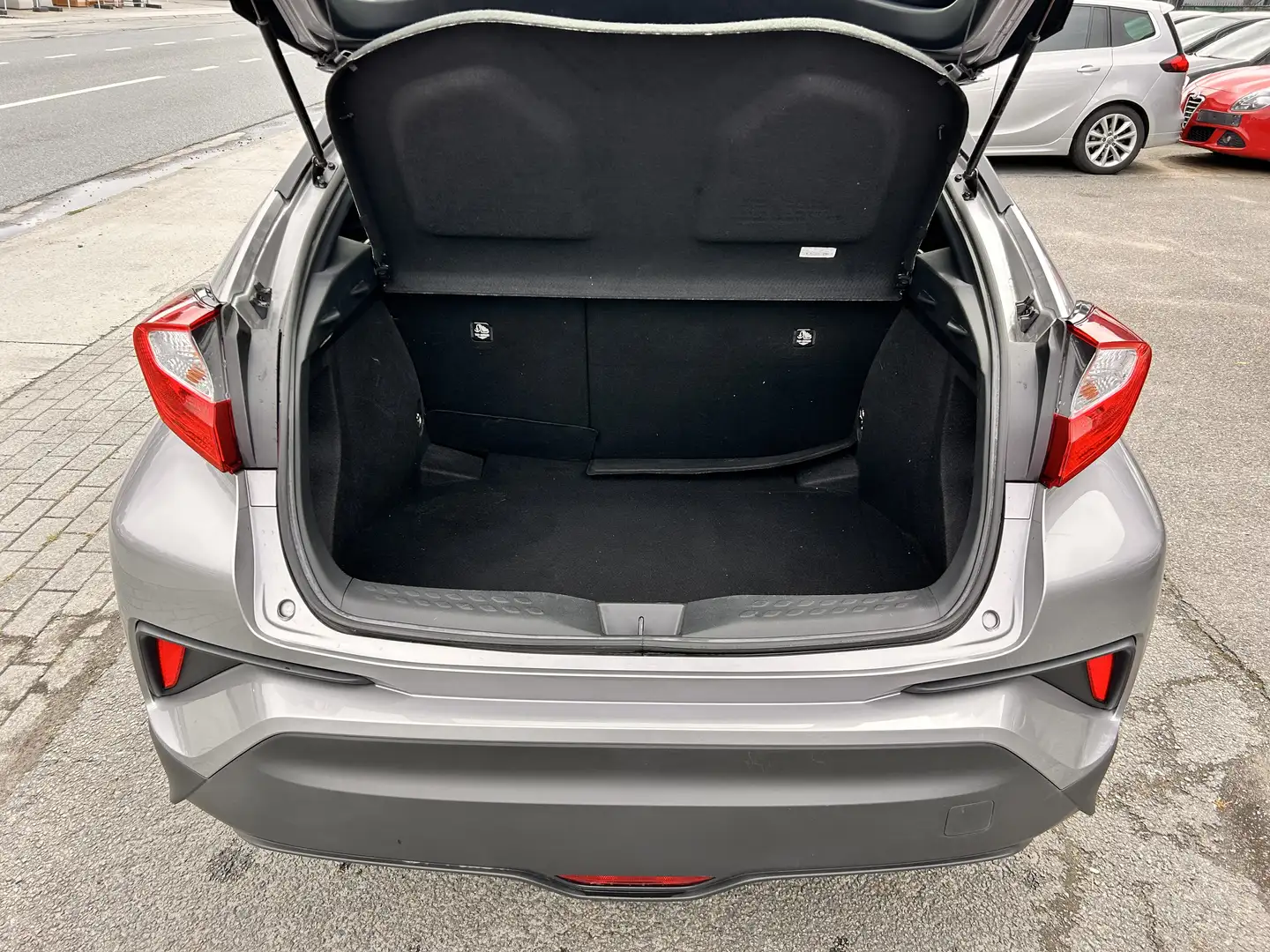 Toyota C-HR 125H Style Plus Szürke - 2