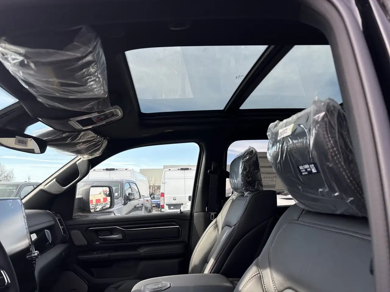 RAM 1500 снимка RAM 1500
