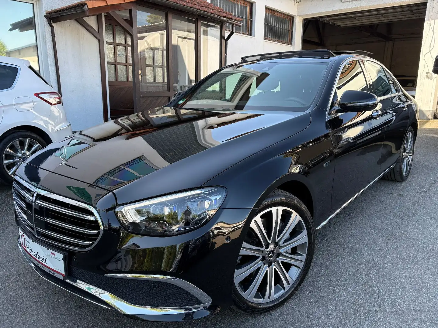Mercedes-Benz E 300 DE LIM. 4MATIC 9G-TRONIC EXCLUSIVE - PANO! Noir - 1